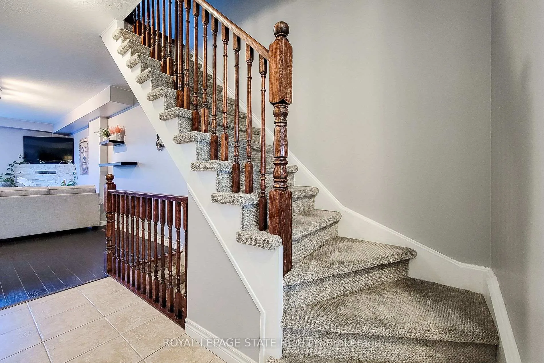 Photo 24 of 110 Marina Point Crescent, Hamilton, Winona Park — HOMEH