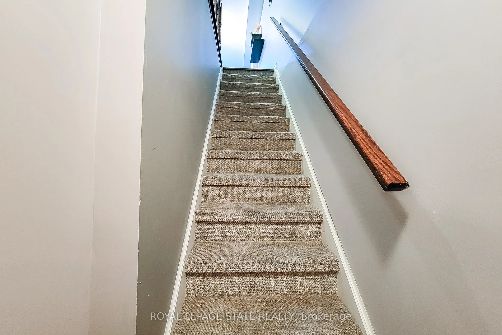 Photo 37 of 110 Marina Point Crescent, Hamilton, Winona Park — HOMEH