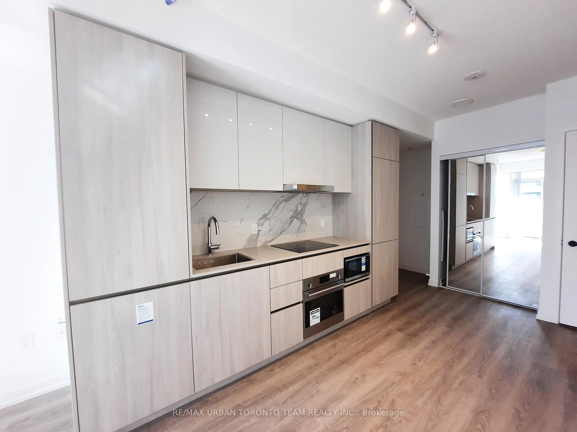 Photo 2 of Unit 901, 8 Interchange Way, Vaughan, Vaughan Corporate Centre — HOMEH