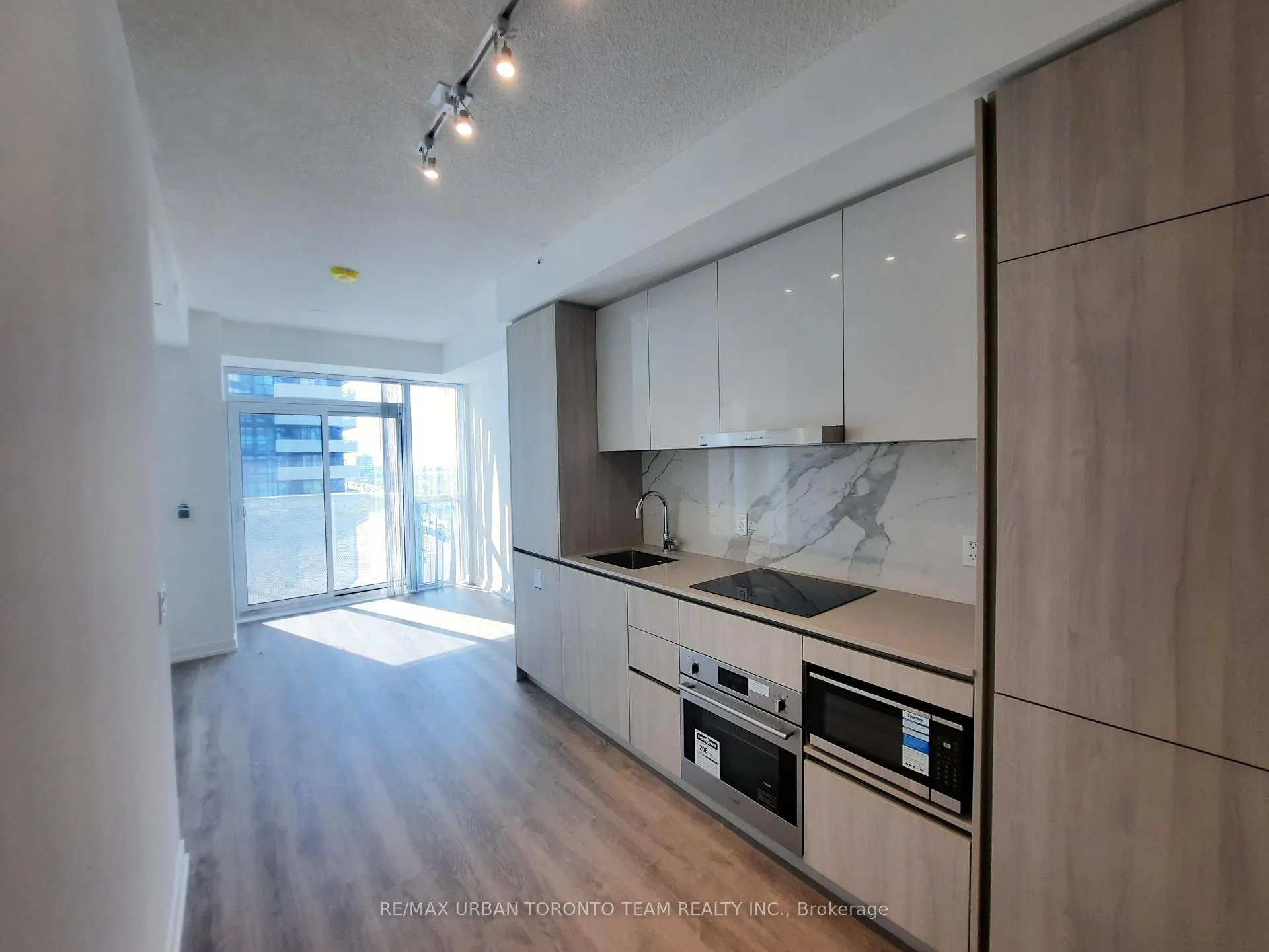 Photo 4 of Unit 901, 8 Interchange Way, Vaughan, Vaughan Corporate Centre — HOMEH