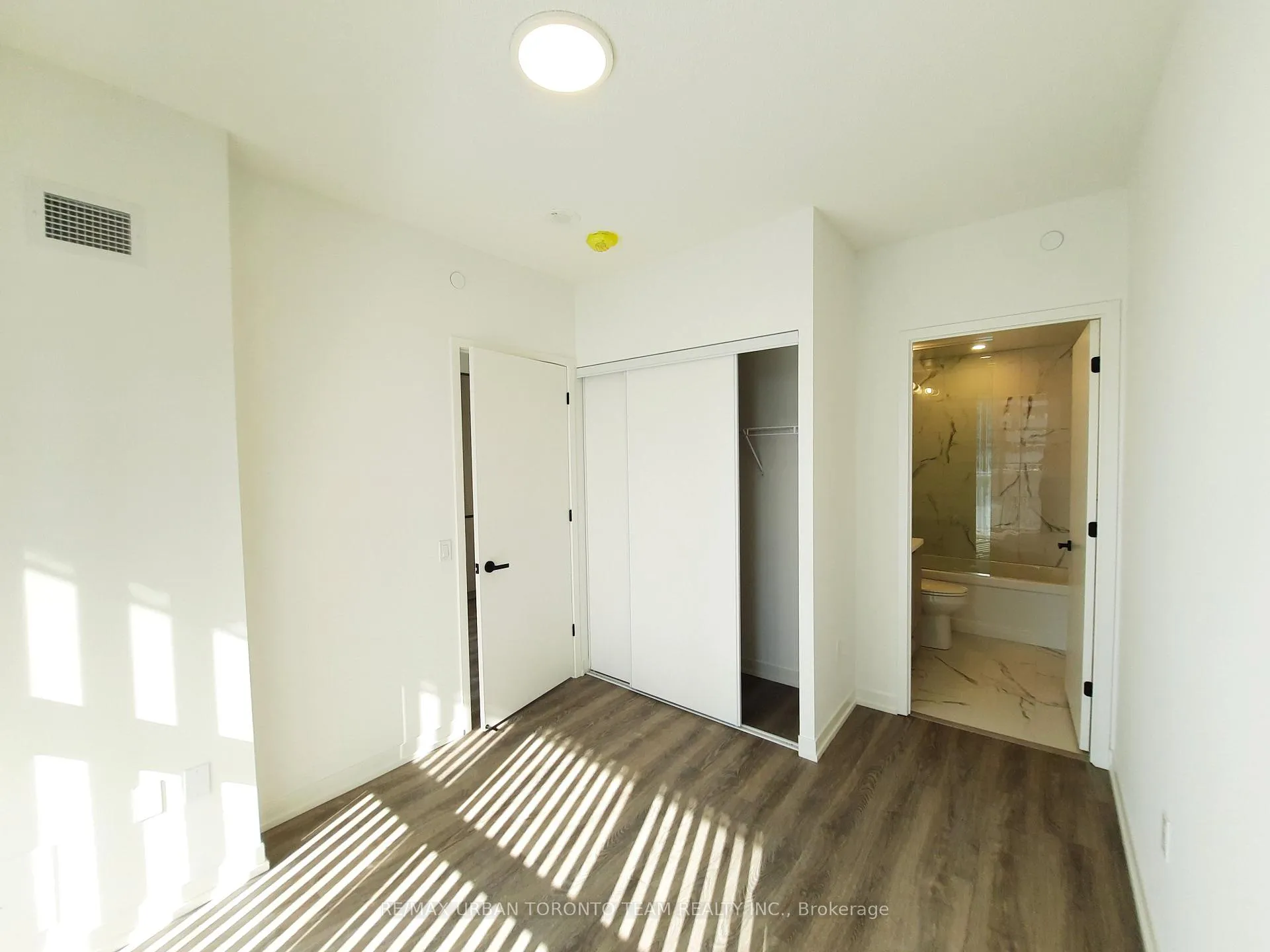 Photo 7 of Unit 901, 8 Interchange Way, Vaughan, Vaughan Corporate Centre — HOMEH