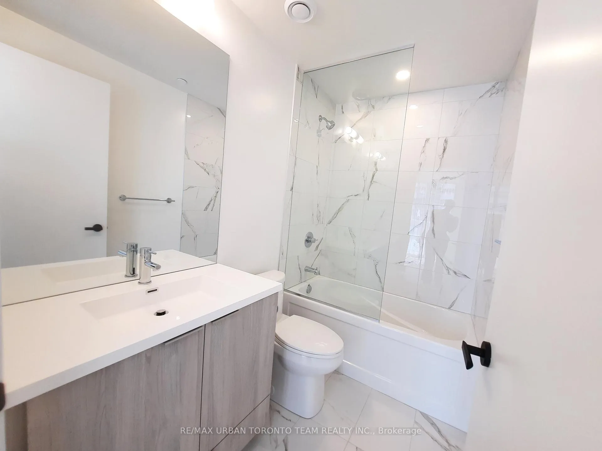 Photo 8 of Unit 901, 8 Interchange Way, Vaughan, Vaughan Corporate Centre — HOMEH