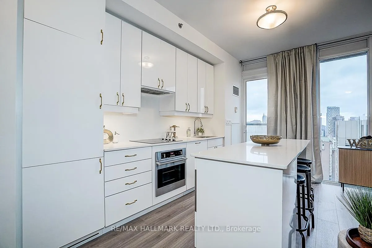 Front of Unit 3109, 426 University Avenue