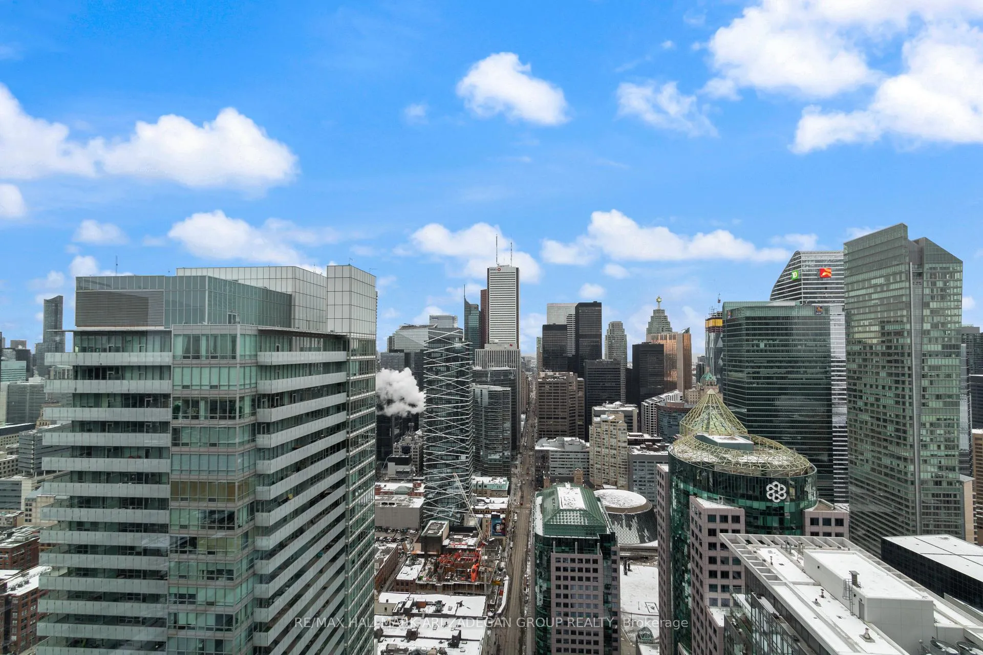 Front of Unit 4706, 327 King Street W