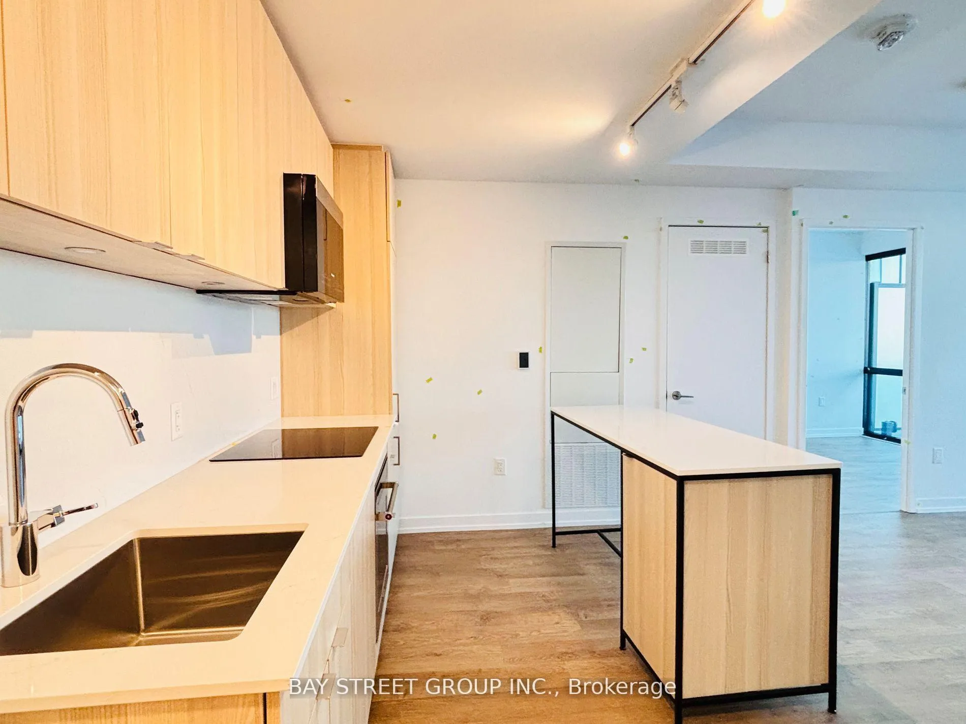 Photo 5 of Unit 503, 5 Pierview Way, Mississauga, Port Credit — HOMEH