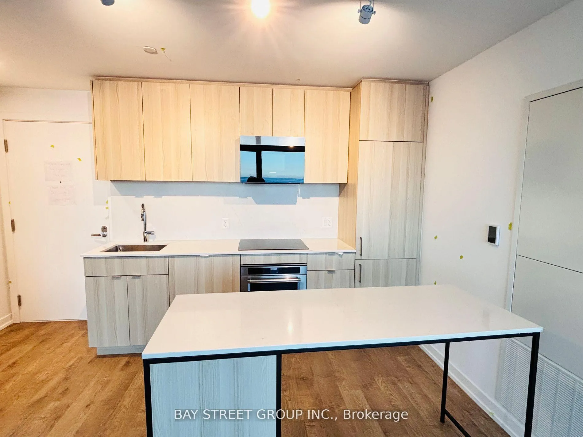 Photo 6 of Unit 503, 5 Pierview Way, Mississauga, Port Credit — HOMEH