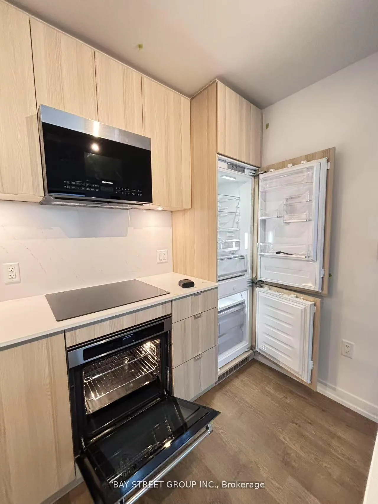 Photo 7 of Unit 503, 5 Pierview Way, Mississauga, Port Credit — HOMEH