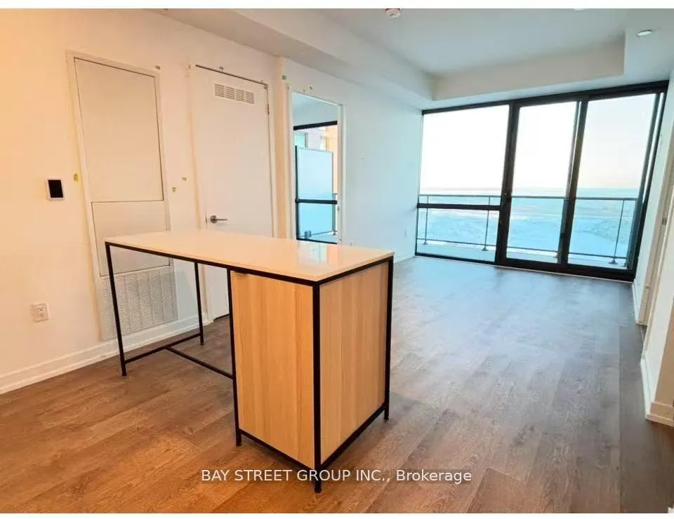 Photo 10 of Unit 503, 5 Pierview Way, Mississauga, Port Credit — HOMEH