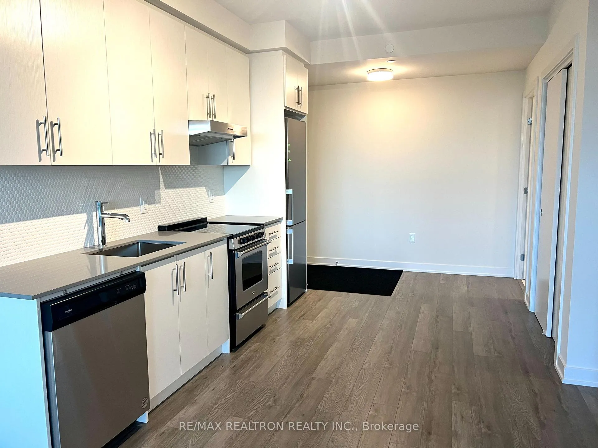 Photo 3 of Unit 802, 212 King William Street, Hamilton, Beasley — HOMEH