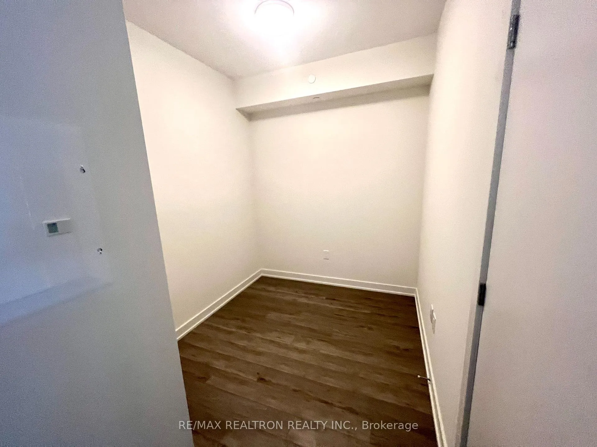 Photo 5 of Unit 802, 212 King William Street, Hamilton, Beasley — HOMEH
