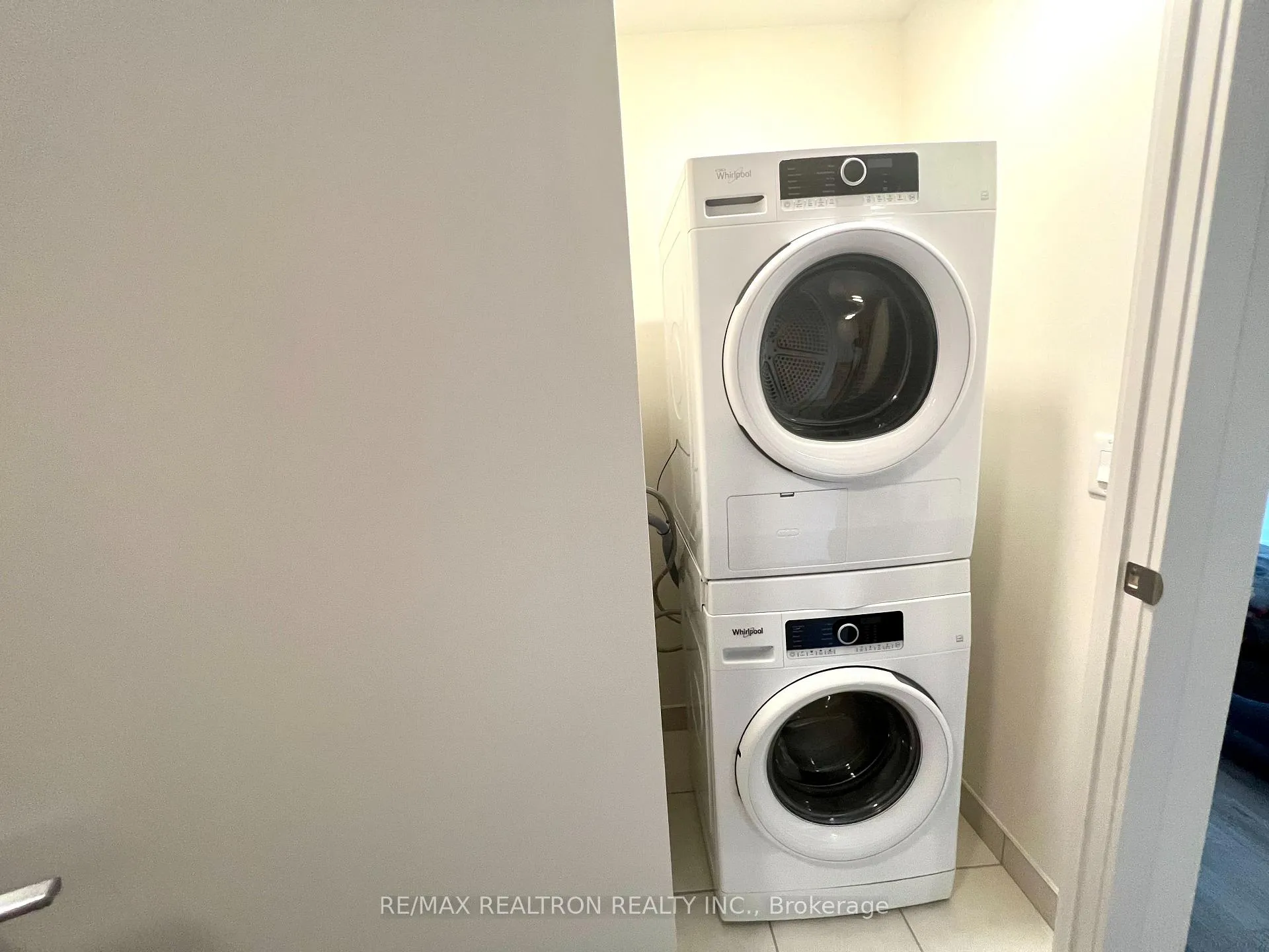 Photo 6 of Unit 802, 212 King William Street, Hamilton, Beasley — HOMEH