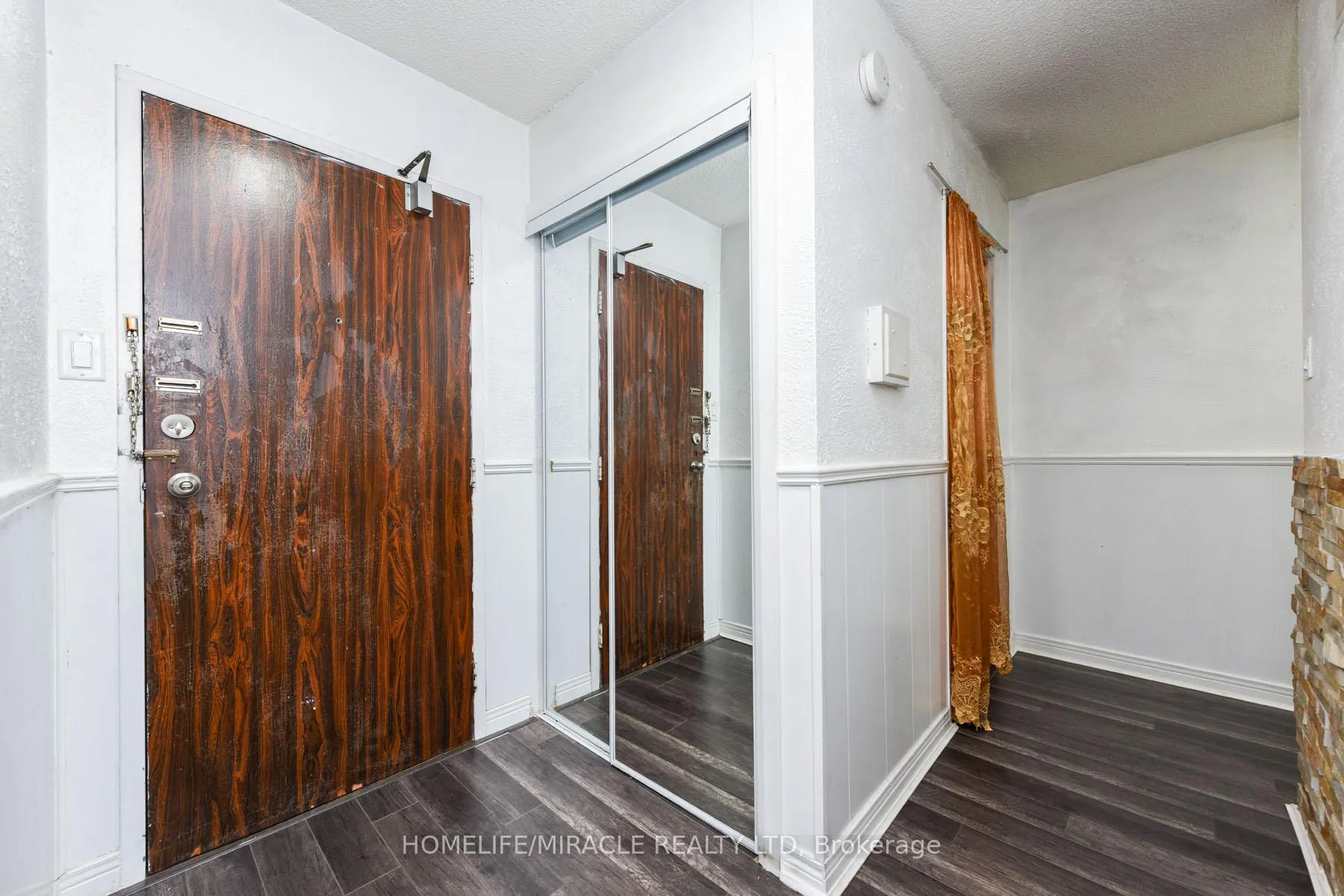Photo 3 of Unit 2005, 18 Knightbridge Road, Brampton, Bramalea South Industrial — HOMEH