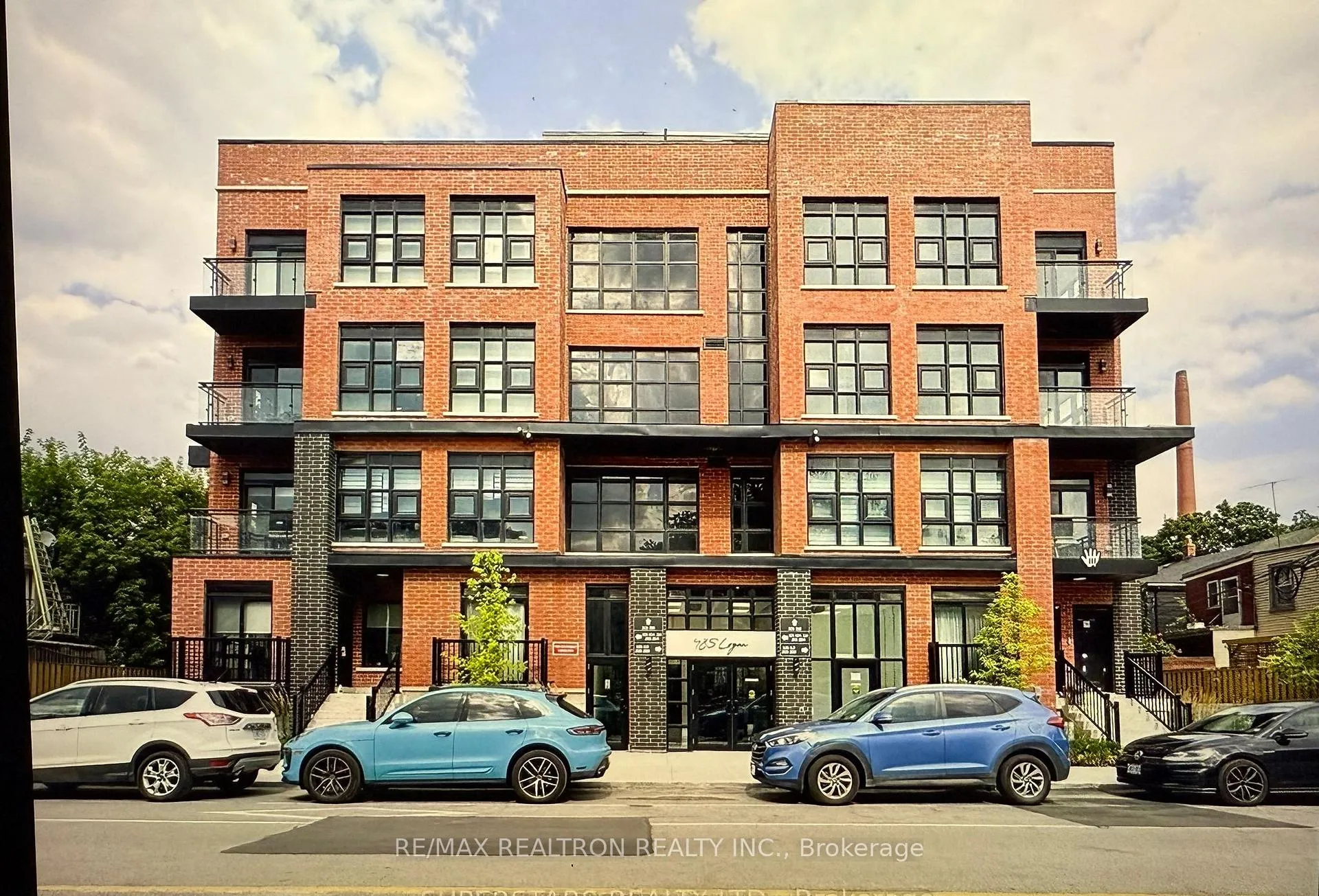 Front of Unit 312, 485 Logan Avenue
