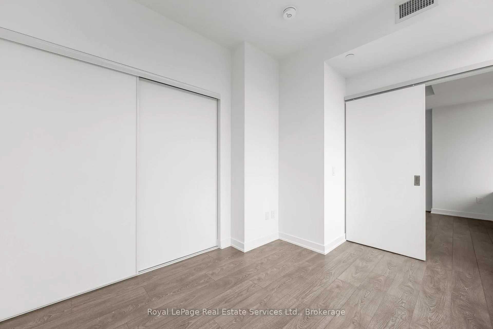 Photo 5 of Unit 720, 28 Ann Street, Mississauga, Port Credit — HOMEH