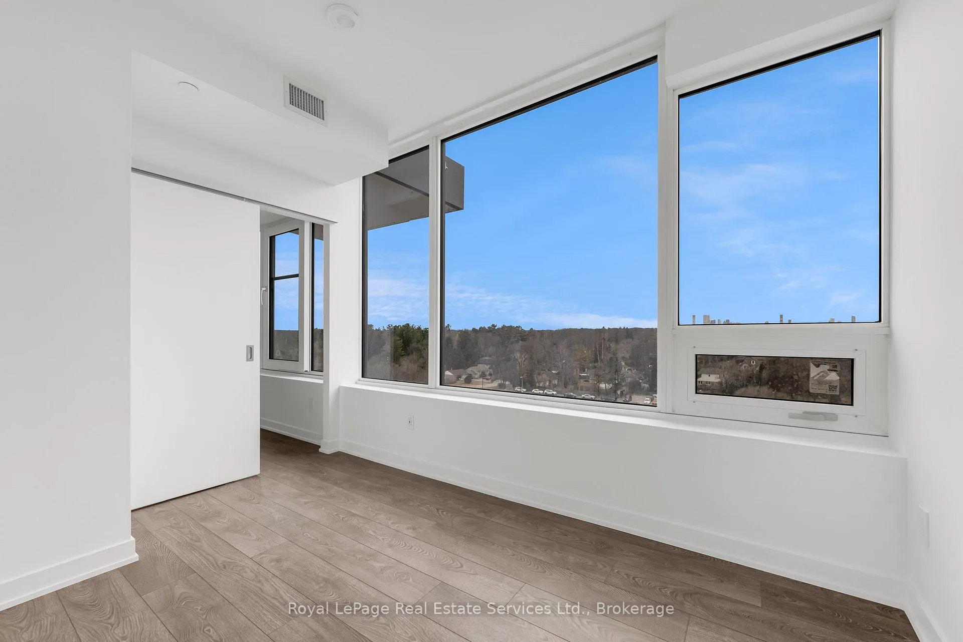 Photo 7 of Unit 720, 28 Ann Street, Mississauga, Port Credit — HOMEH