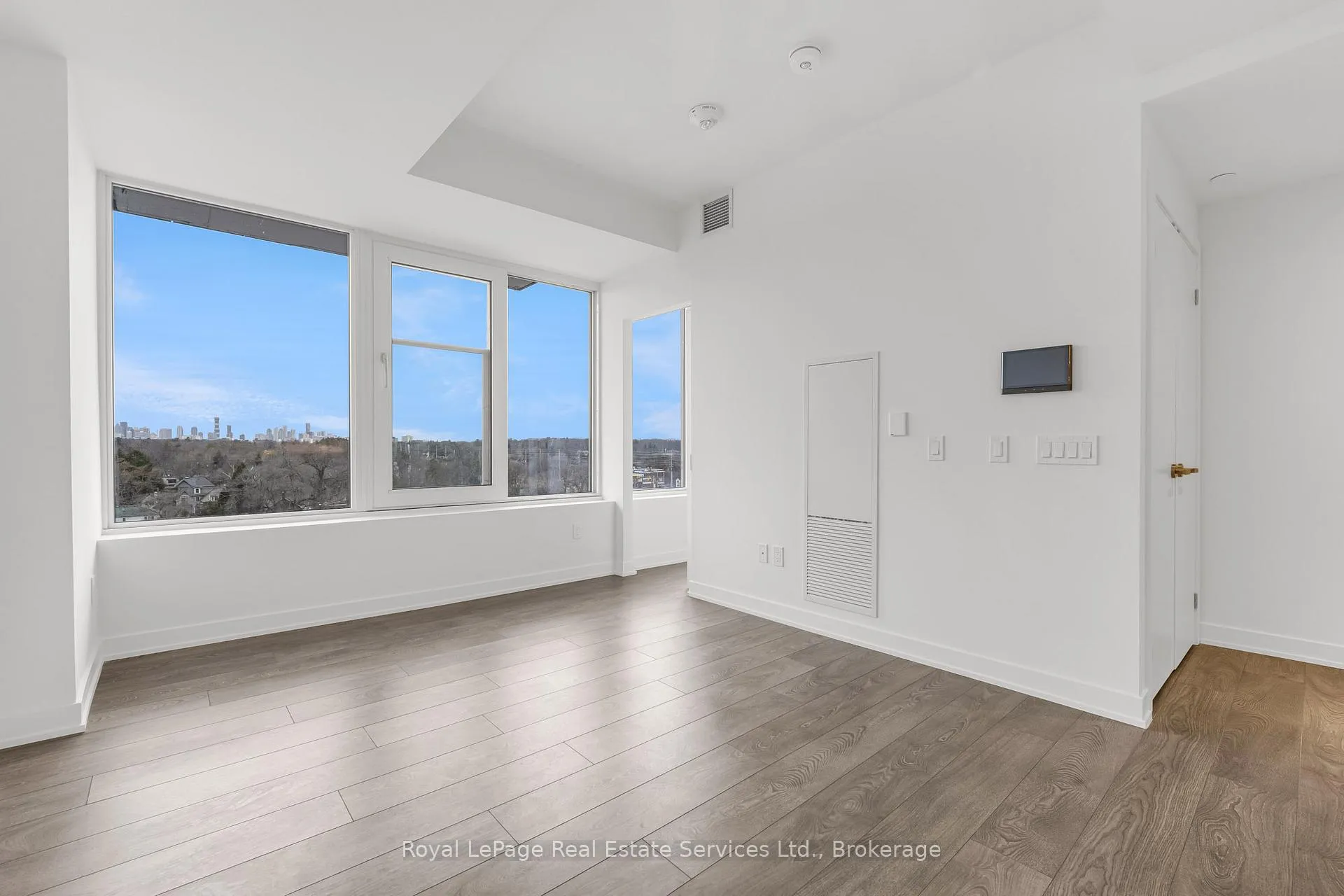 Photo 9 of Unit 720, 28 Ann Street, Mississauga, Port Credit — HOMEH