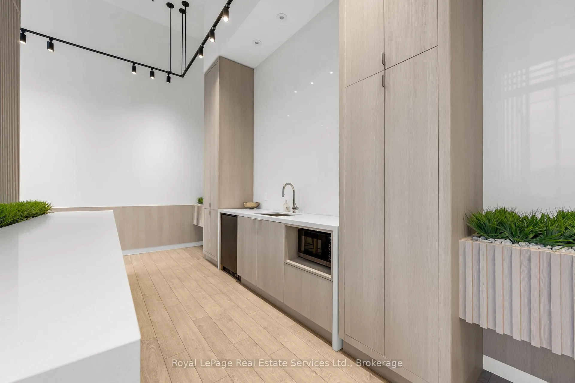Photo 20 of Unit 720, 28 Ann Street, Mississauga, Port Credit — HOMEH