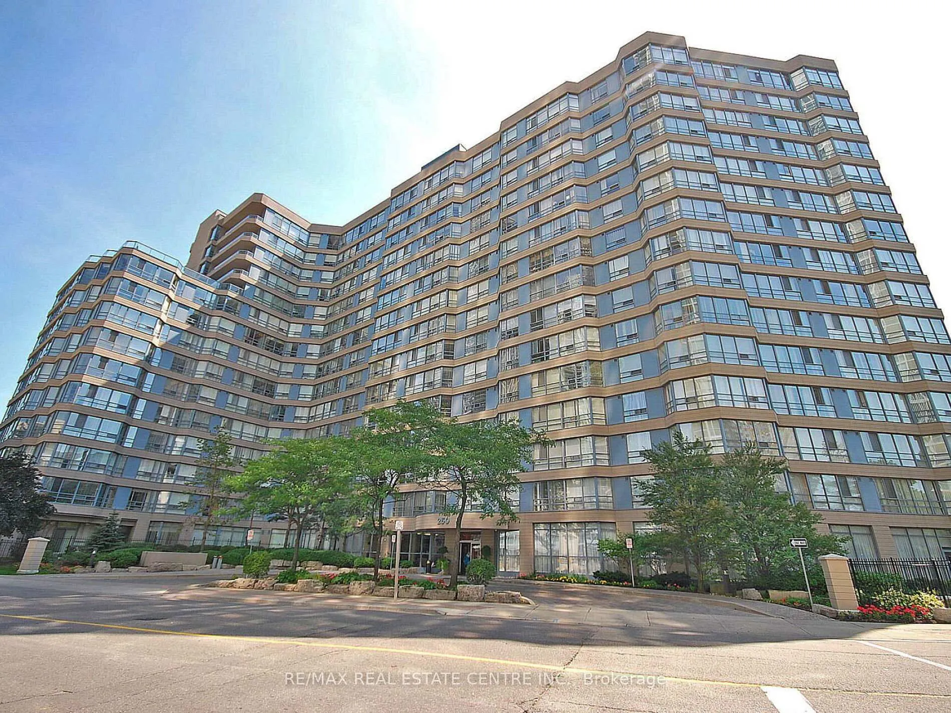 Photo 1 of Unit 1616, 250 Webb Drive, Mississauga, City Centre — HOMEH