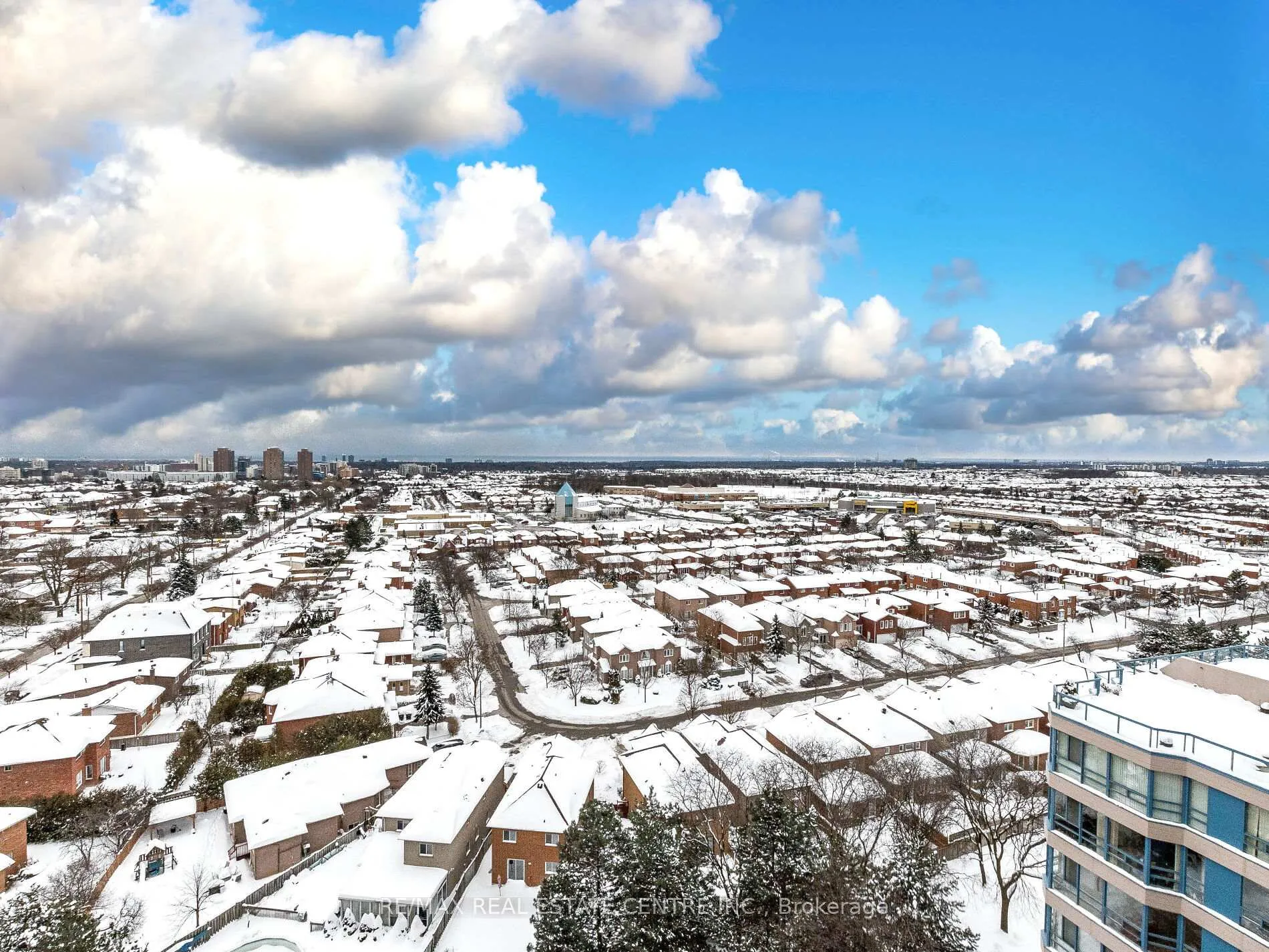 Photo 3 of Unit 1616, 250 Webb Drive, Mississauga, City Centre — HOMEH