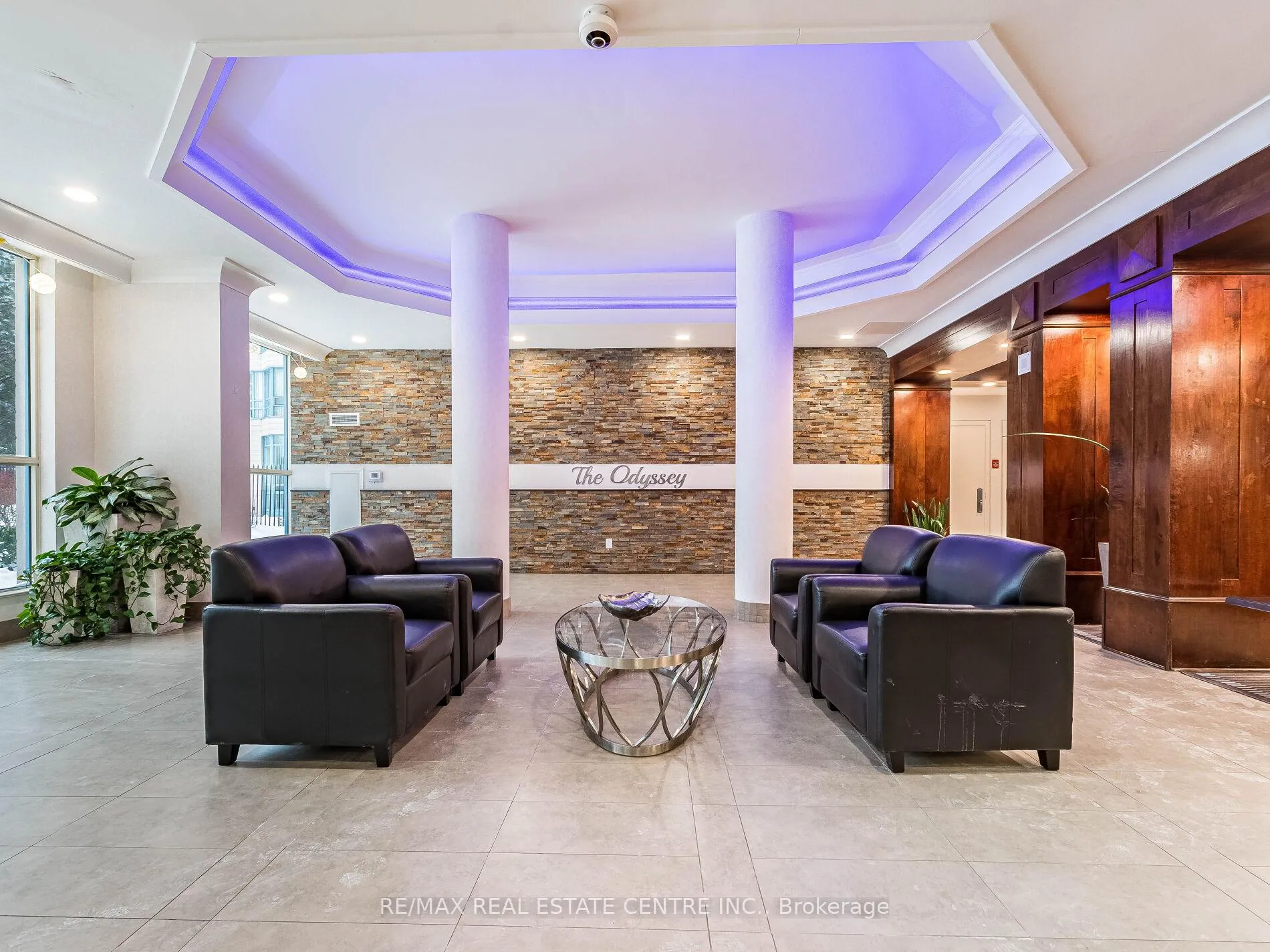 Photo 5 of Unit 1616, 250 Webb Drive, Mississauga, City Centre — HOMEH
