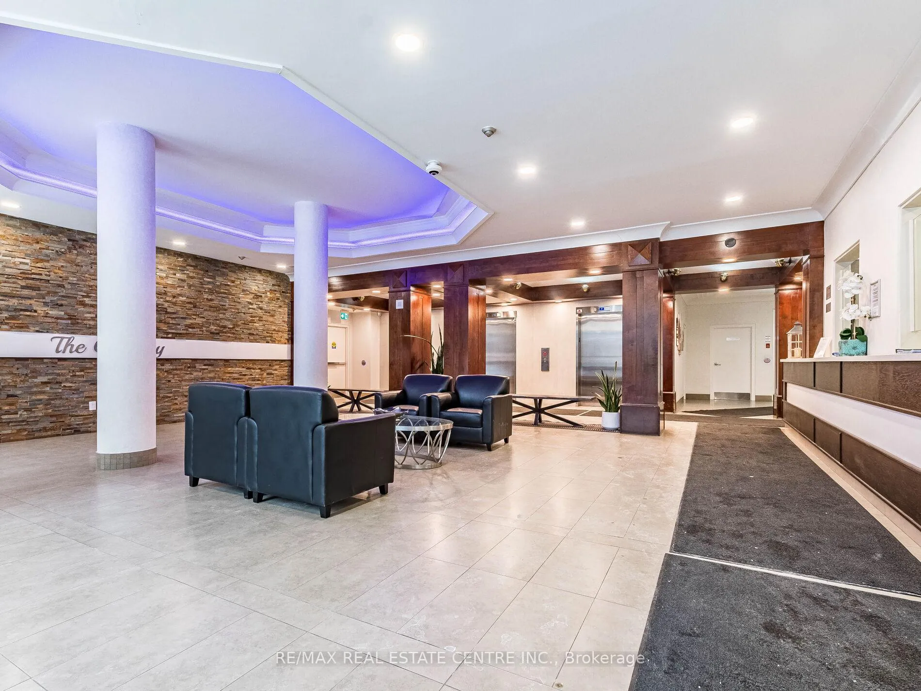 Photo 6 of Unit 1616, 250 Webb Drive, Mississauga, City Centre — HOMEH