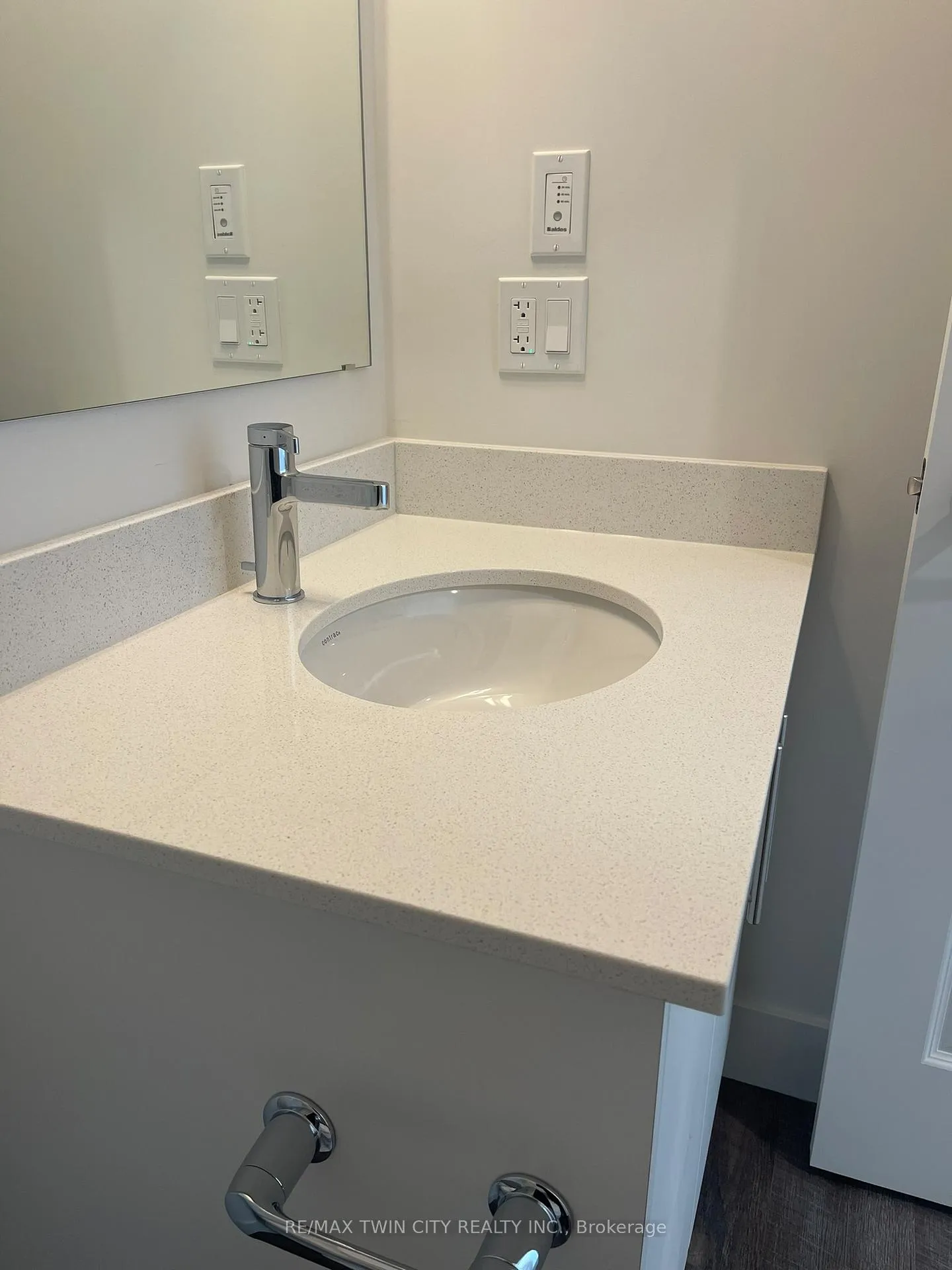 Photo 9 of Unit 601, 107 Roger Street, Waterloo, Uptown Waterloo — HOMEH