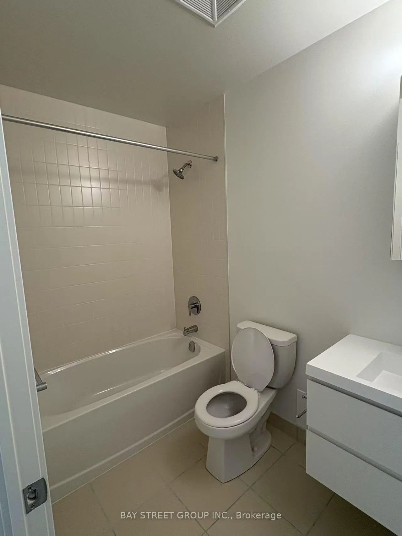 Photo 5 of Unit 17, 56 Andre De Grasse Street, Markham, Unionville — HOMEH