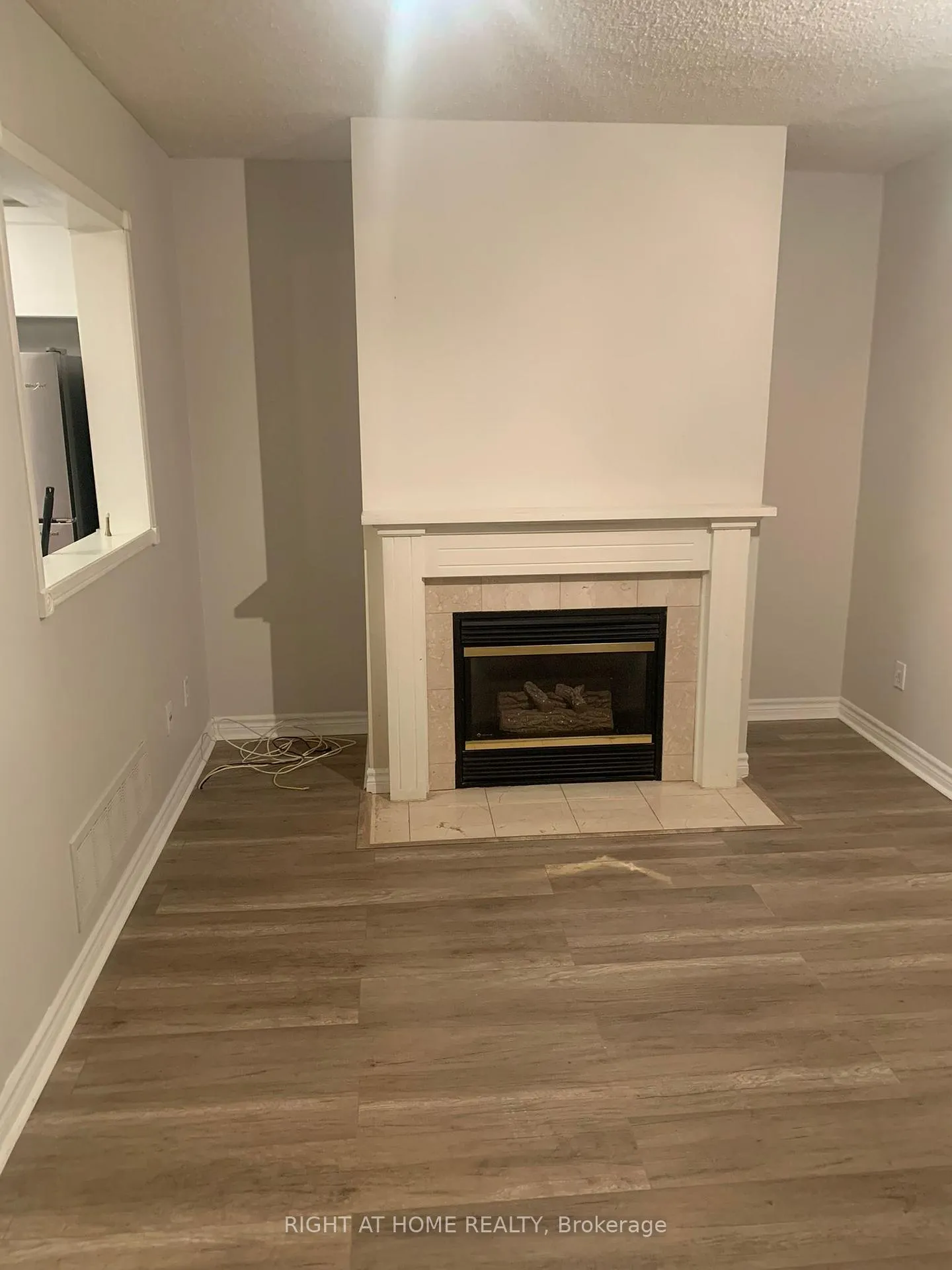 Photo 4 of Unit 102, 455 Apache Court, Mississauga, Hurontario — HOMEH