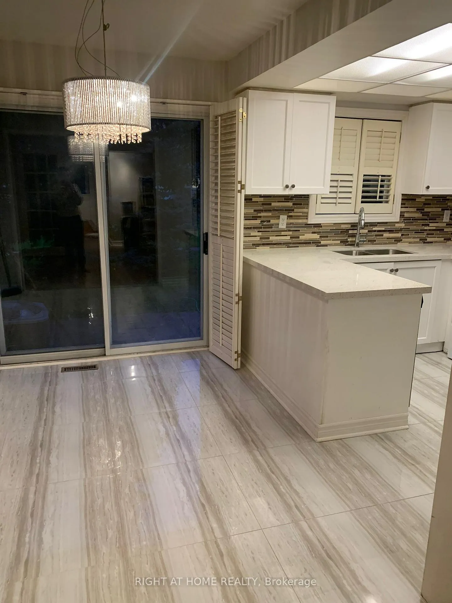 Photo 6 of Unit 102, 455 Apache Court, Mississauga, Hurontario — HOMEH
