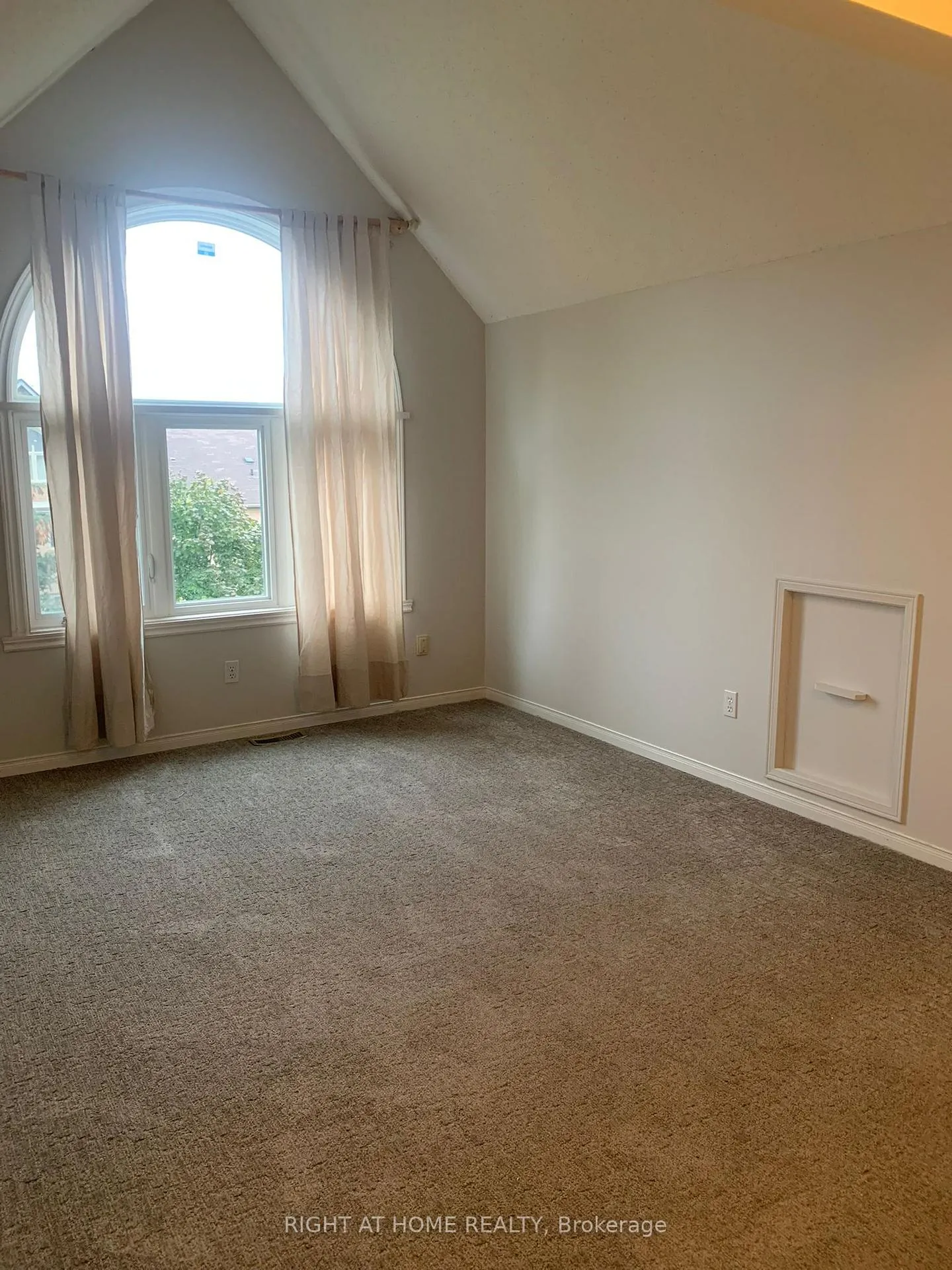 Photo 8 of Unit 102, 455 Apache Court, Mississauga, Hurontario — HOMEH