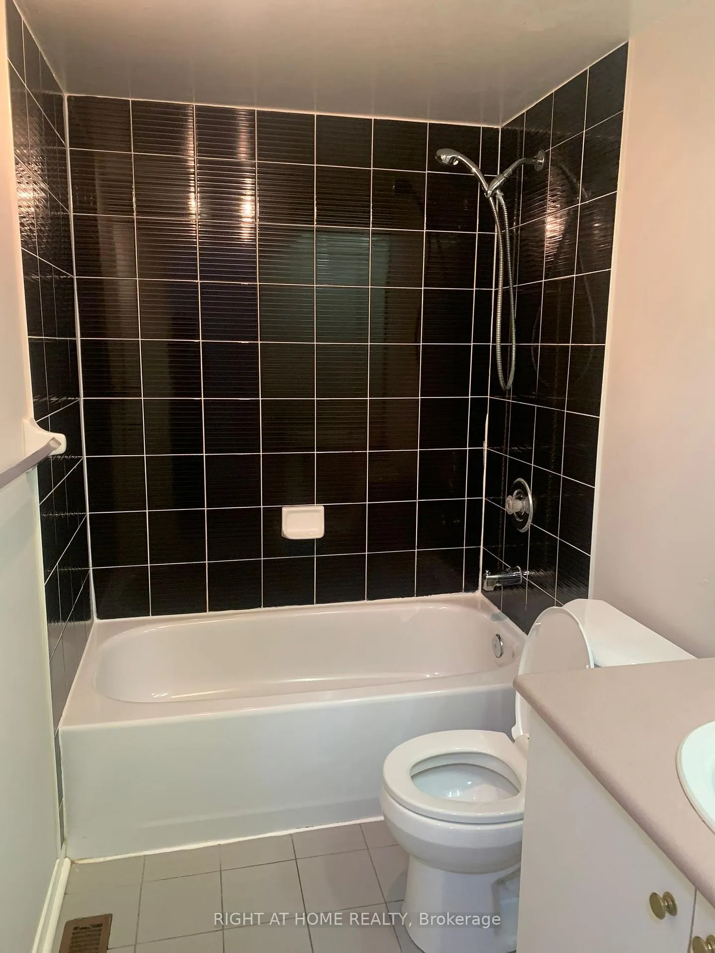Photo 11 of Unit 102, 455 Apache Court, Mississauga, Hurontario — HOMEH