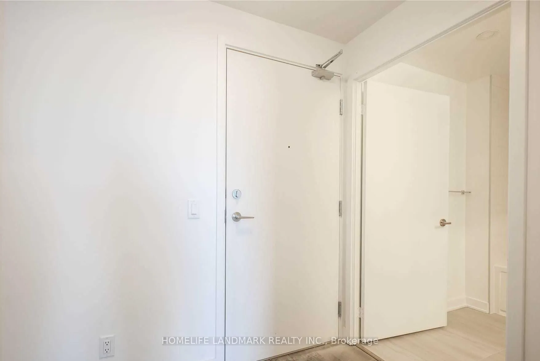 Photo 4 of Unit 201, 681 Yonge St Street N, Barrie, Painswick South — HOMEH