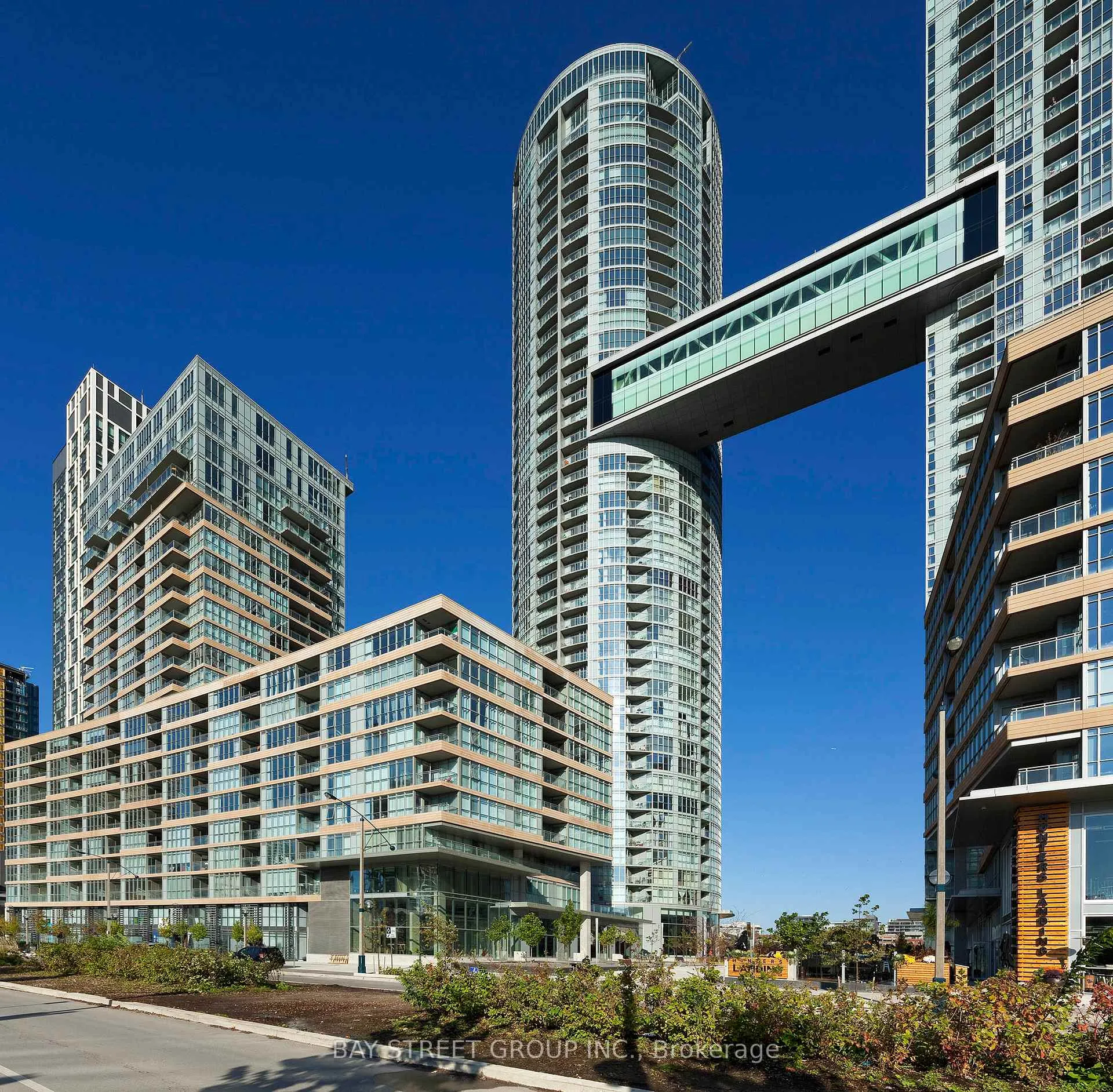 Photo 3 of Unit 1906, 21 Iceboat Terrace, Toronto, Waterfront Communities — HOMEH