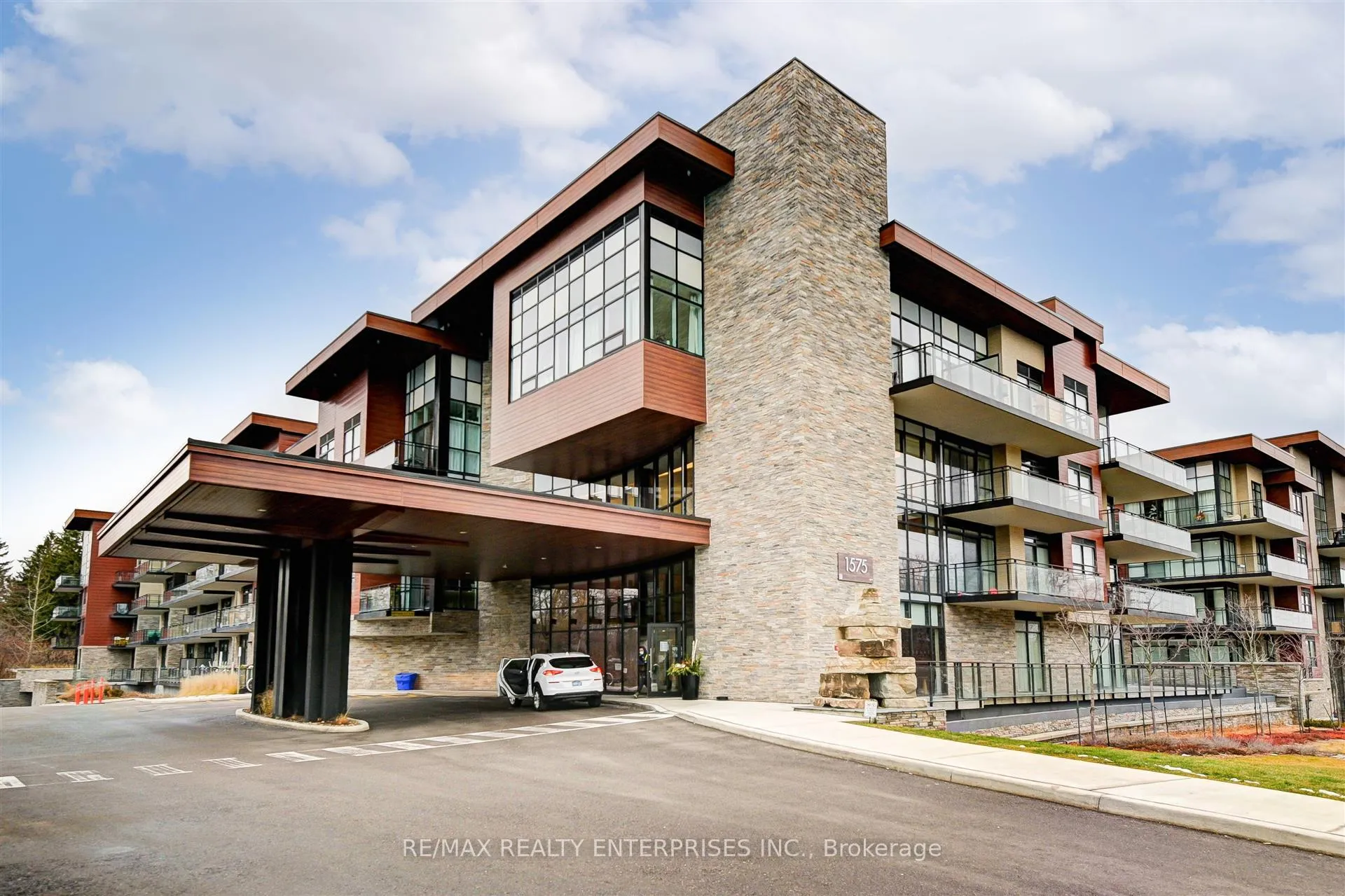 Front of Unit GR25, 1575 Lakeshore Road W