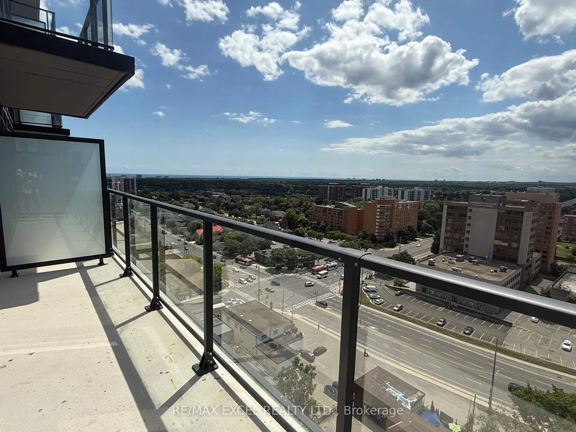 Front of Unit 1612, 89 Dundas Street W