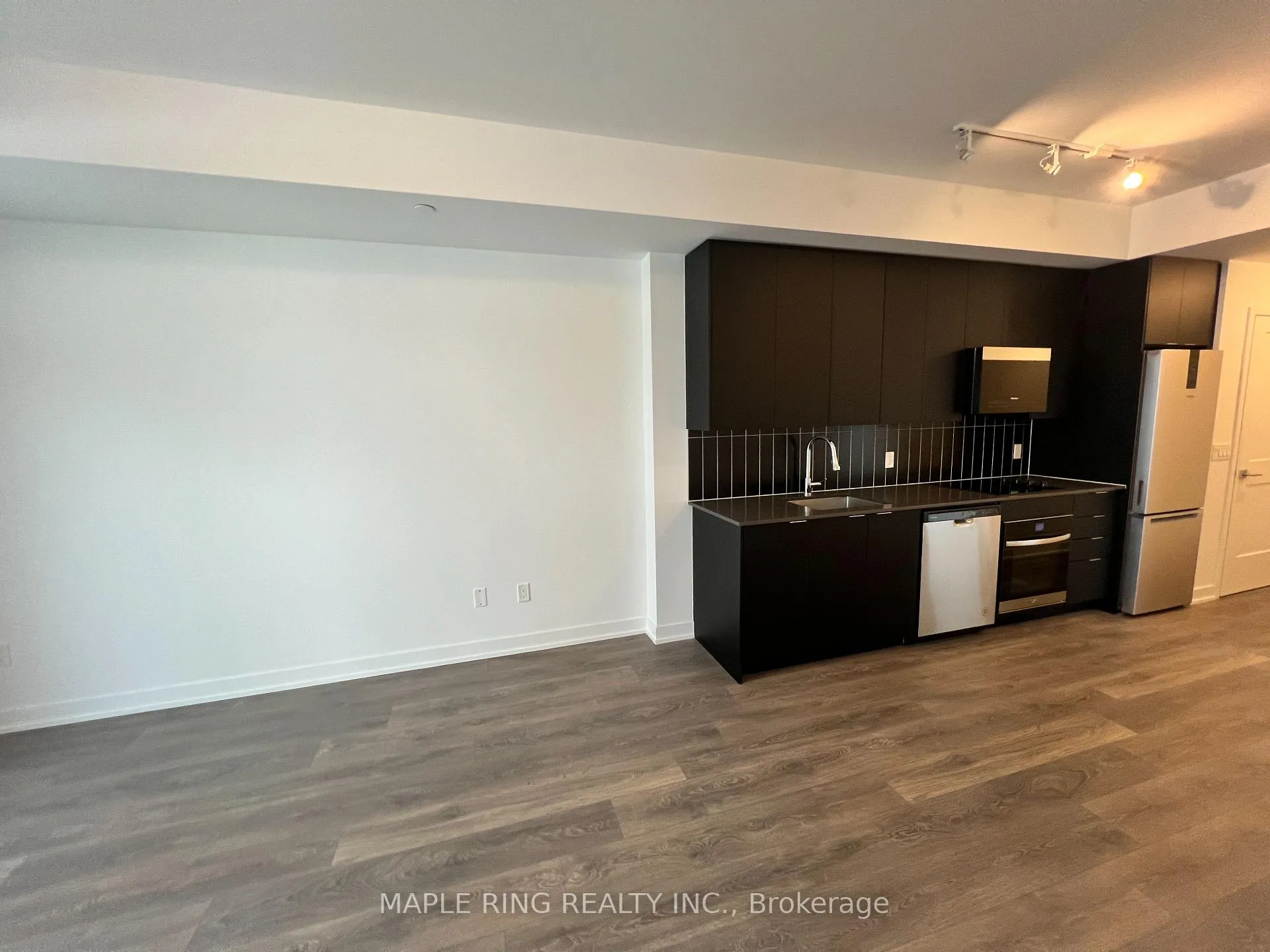 Photo 3 of Unit 727, 498 Caldari Road, Vaughan, Concord — HOMEH