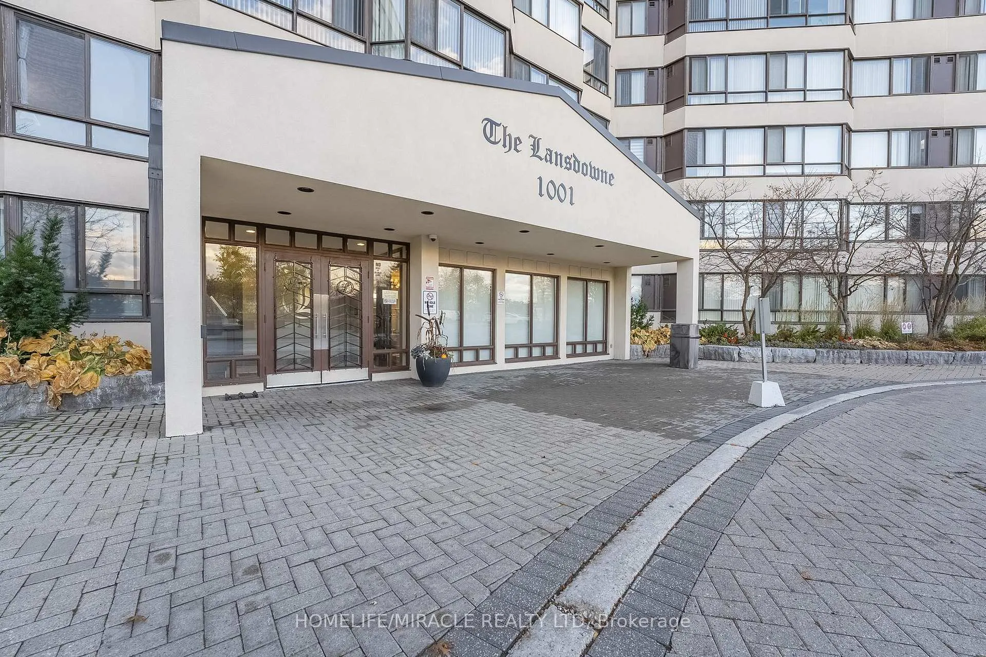 Photo 2 of Unit 714, 1001 Cedarglen Gate, Mississauga, Erindale — HOMEH
