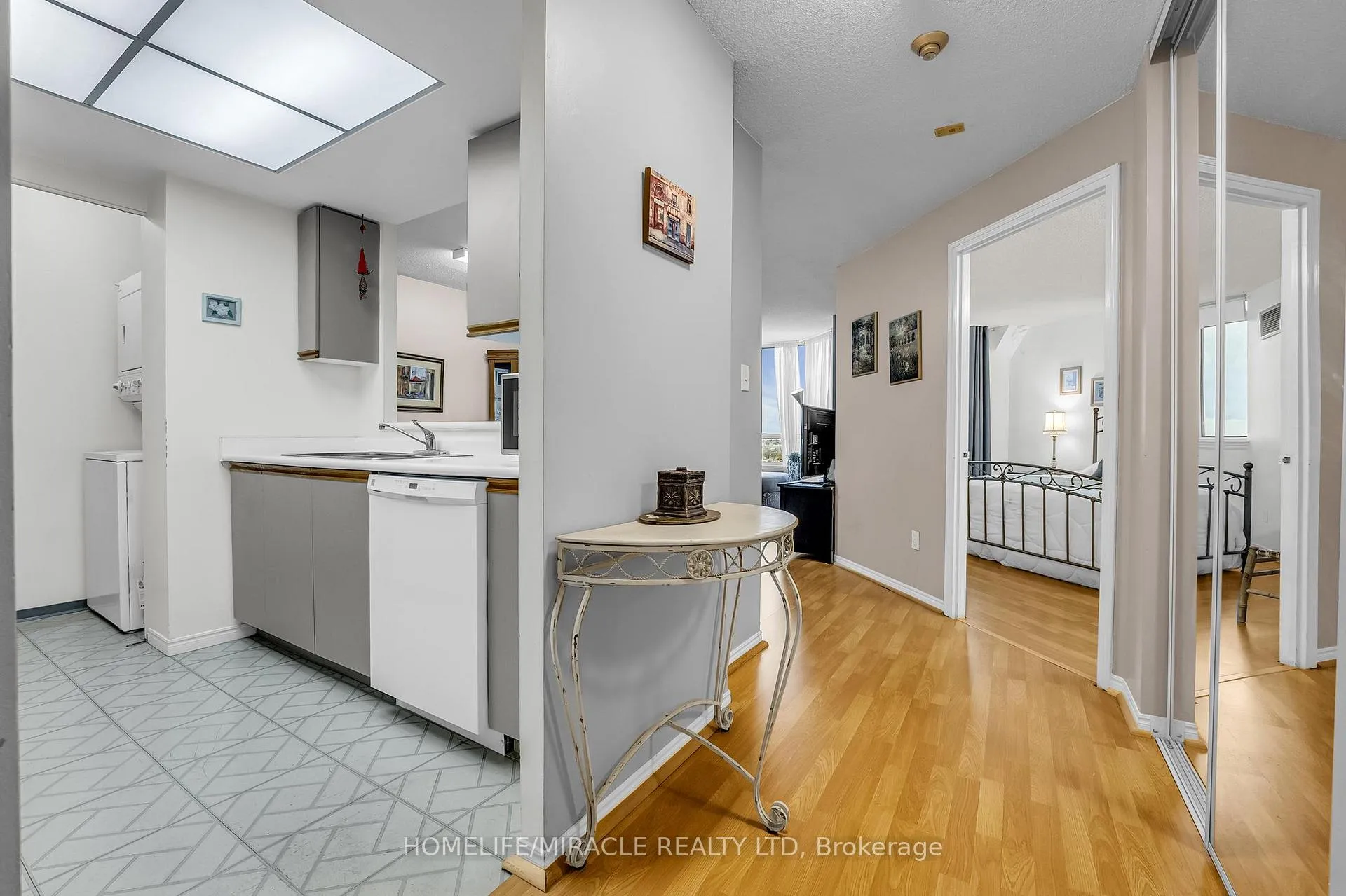 Photo 7 of Unit 714, 1001 Cedarglen Gate, Mississauga, Erindale — HOMEH