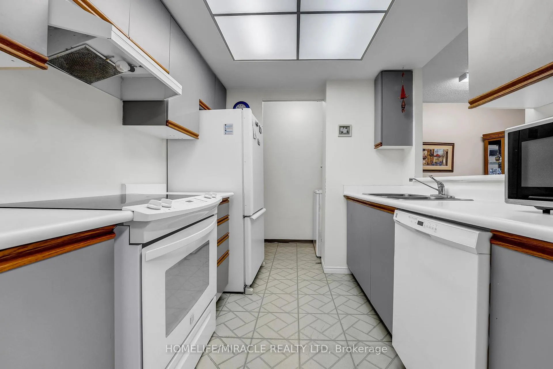 Photo 8 of Unit 714, 1001 Cedarglen Gate, Mississauga, Erindale — HOMEH