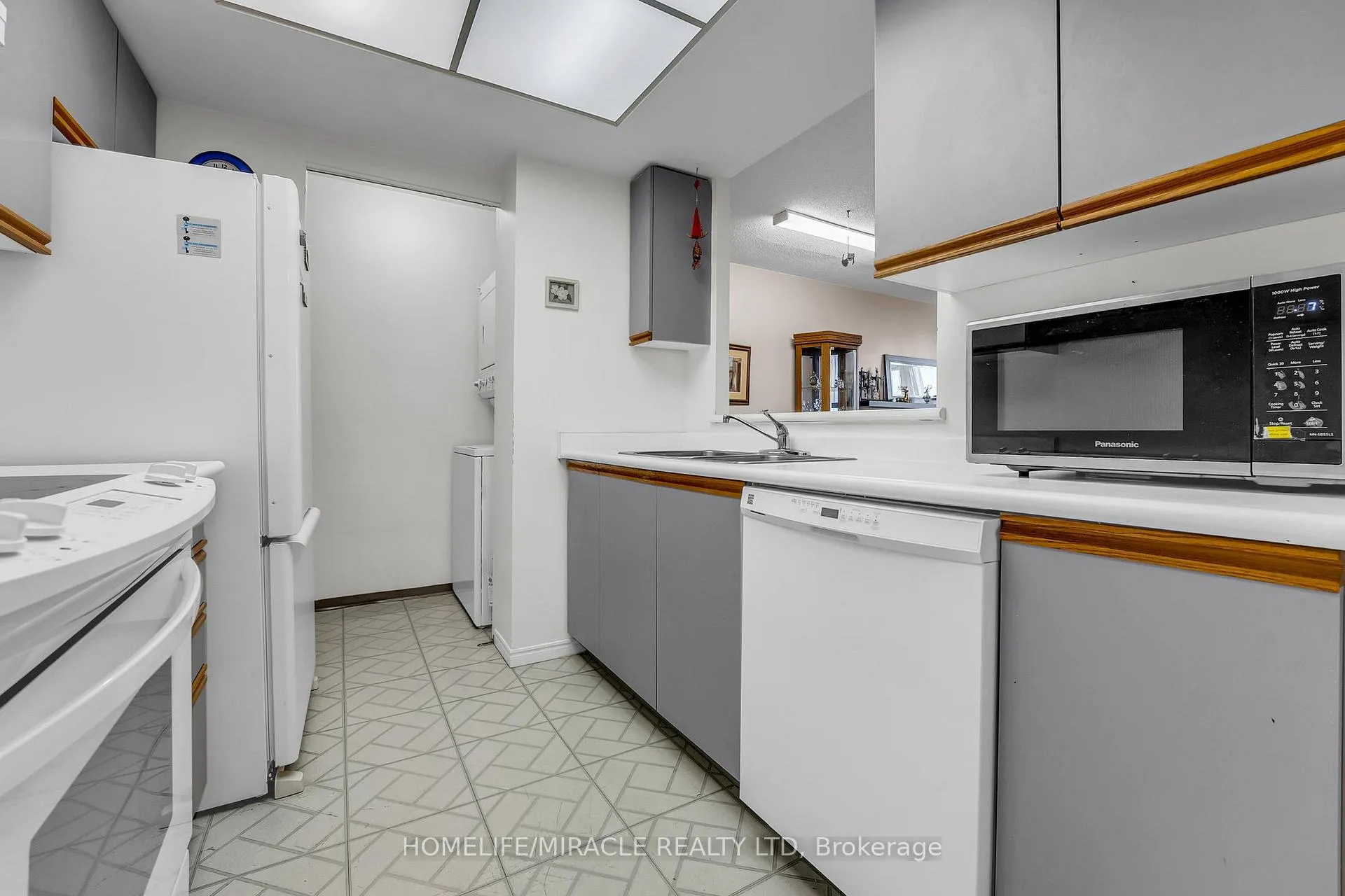 Photo 10 of Unit 714, 1001 Cedarglen Gate, Mississauga, Erindale — HOMEH