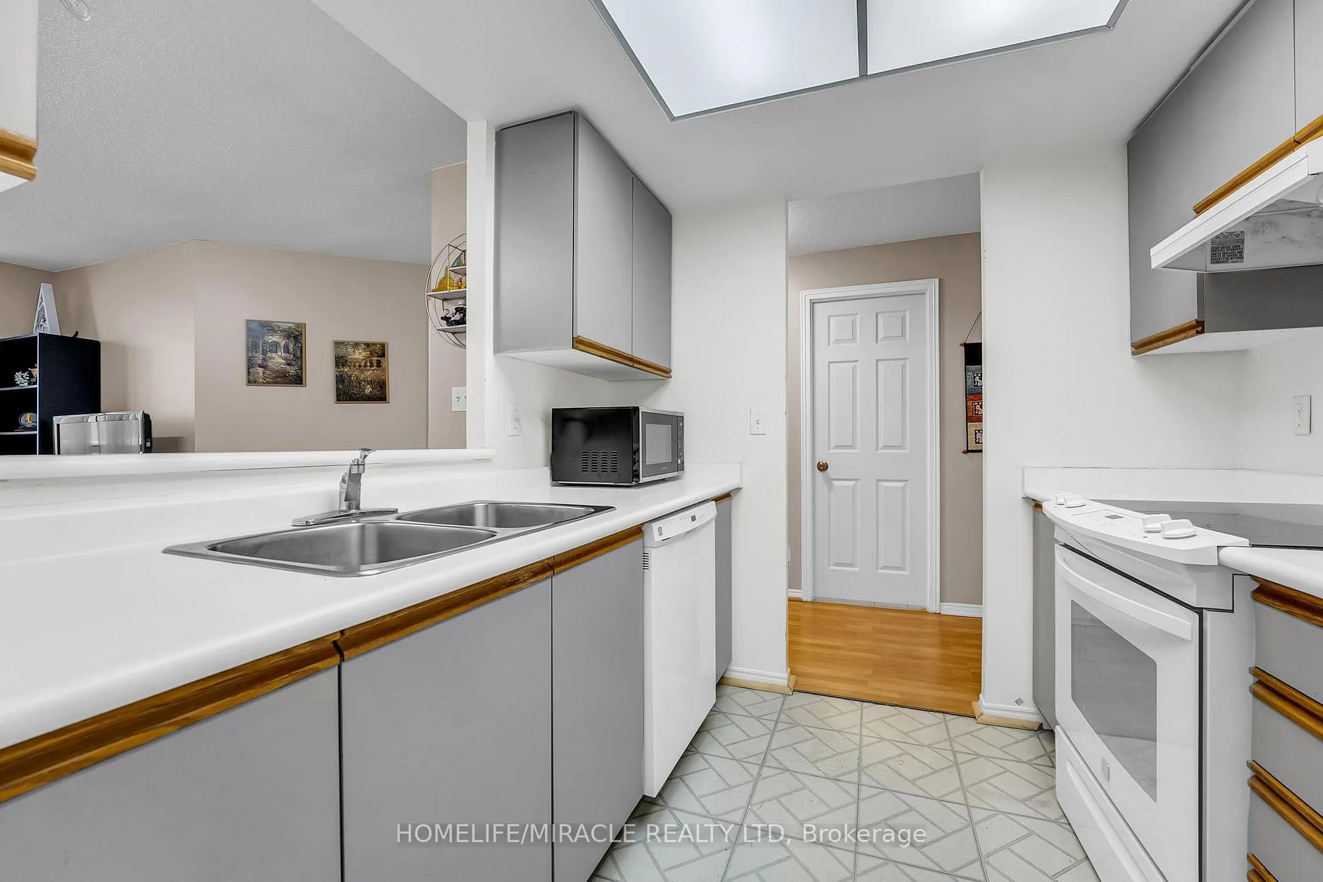 Photo 12 of Unit 714, 1001 Cedarglen Gate, Mississauga, Erindale — HOMEH