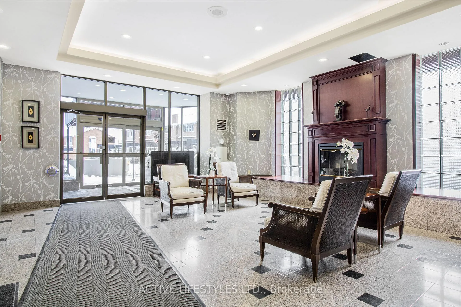 Photo 4 of Unit 802, 3605 Kariya Drive, Mississauga, City Centre — HOMEH