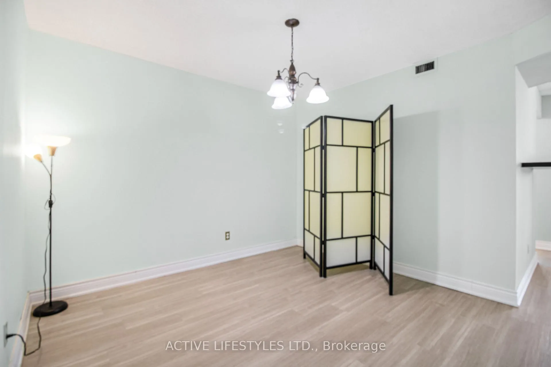 Photo 7 of Unit 802, 3605 Kariya Drive, Mississauga, City Centre — HOMEH