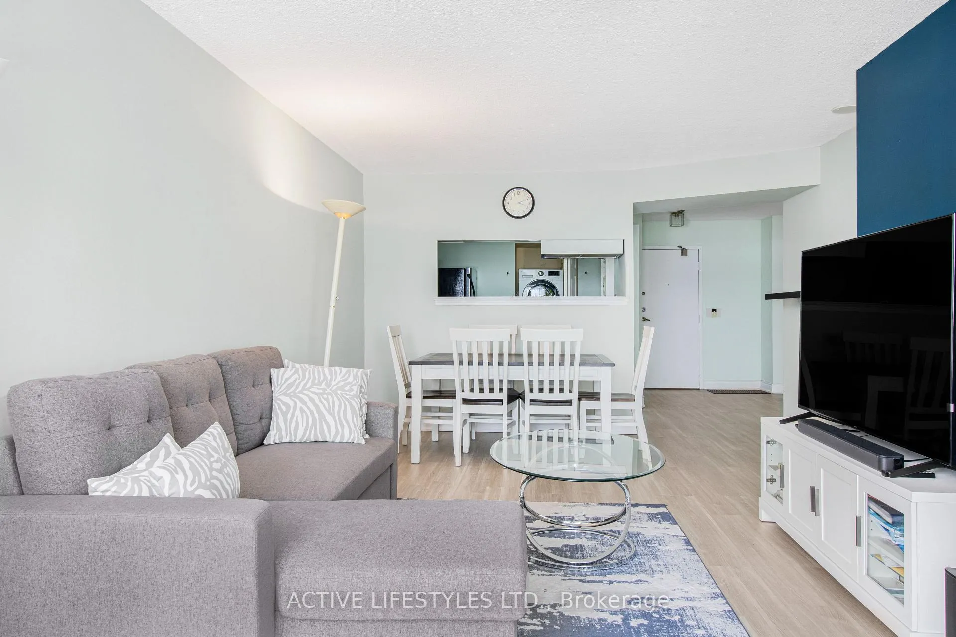 Photo 8 of Unit 802, 3605 Kariya Drive, Mississauga, City Centre — HOMEH