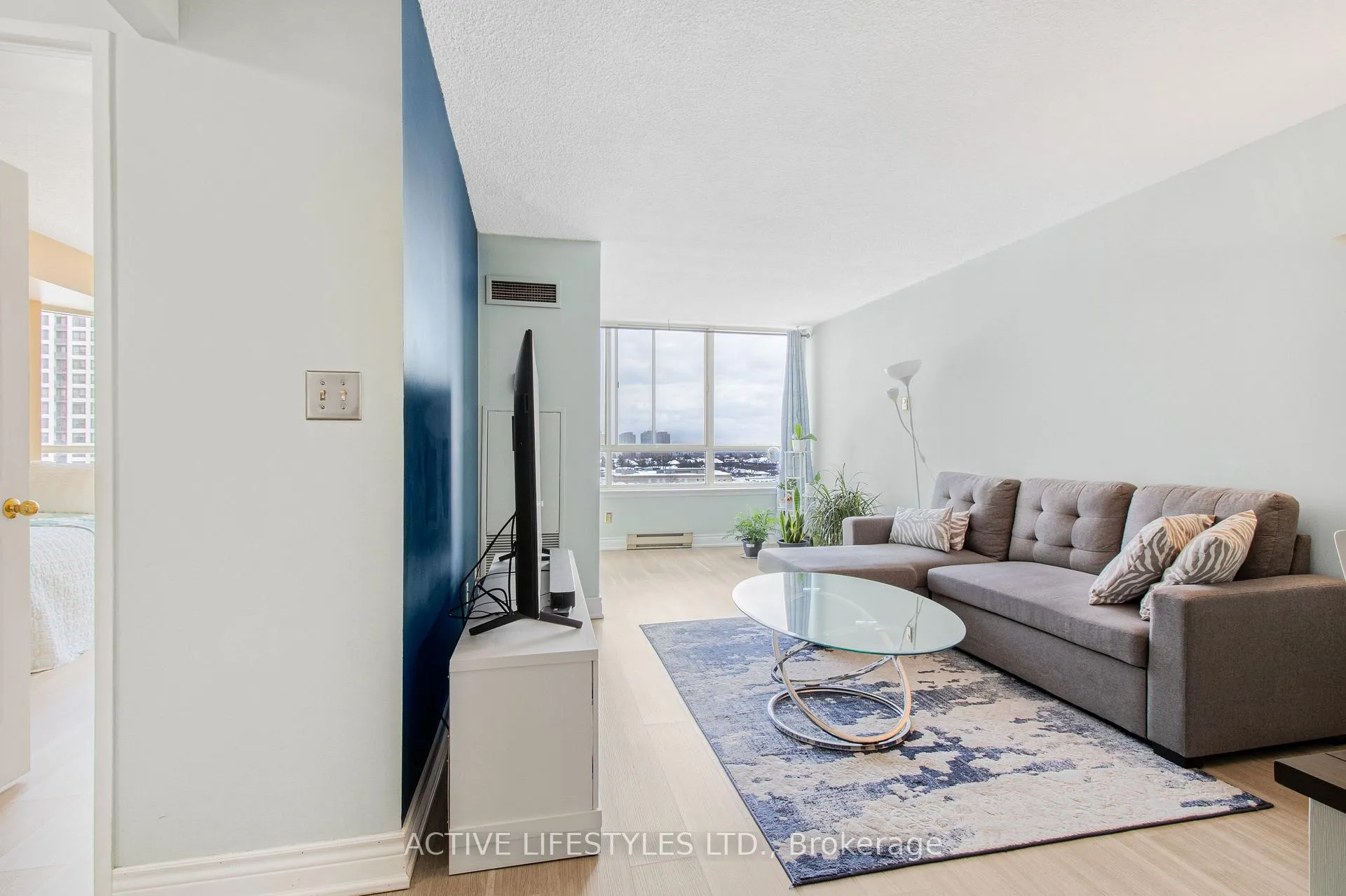 Photo 9 of Unit 802, 3605 Kariya Drive, Mississauga, City Centre — HOMEH