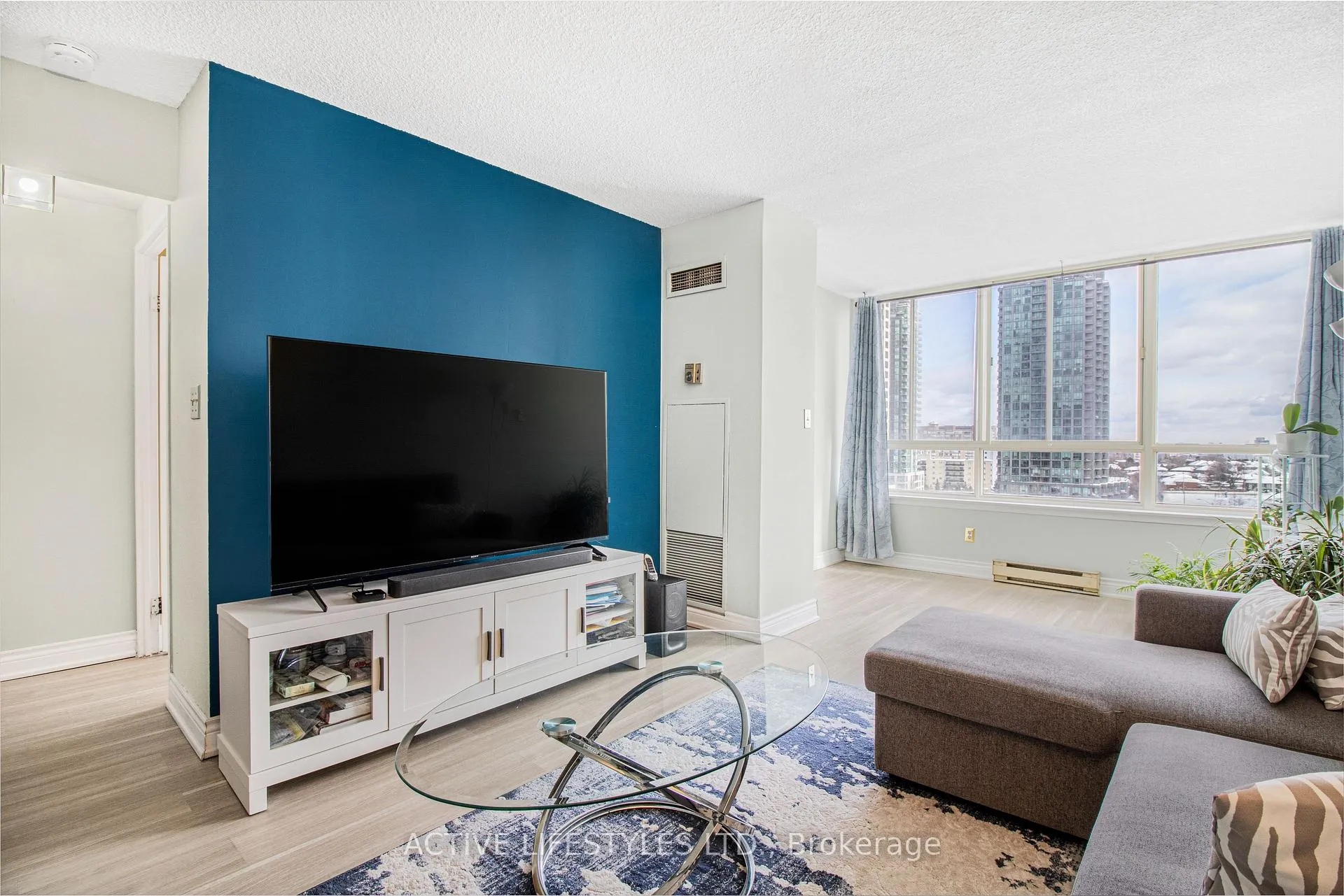 Photo 10 of Unit 802, 3605 Kariya Drive, Mississauga, City Centre — HOMEH
