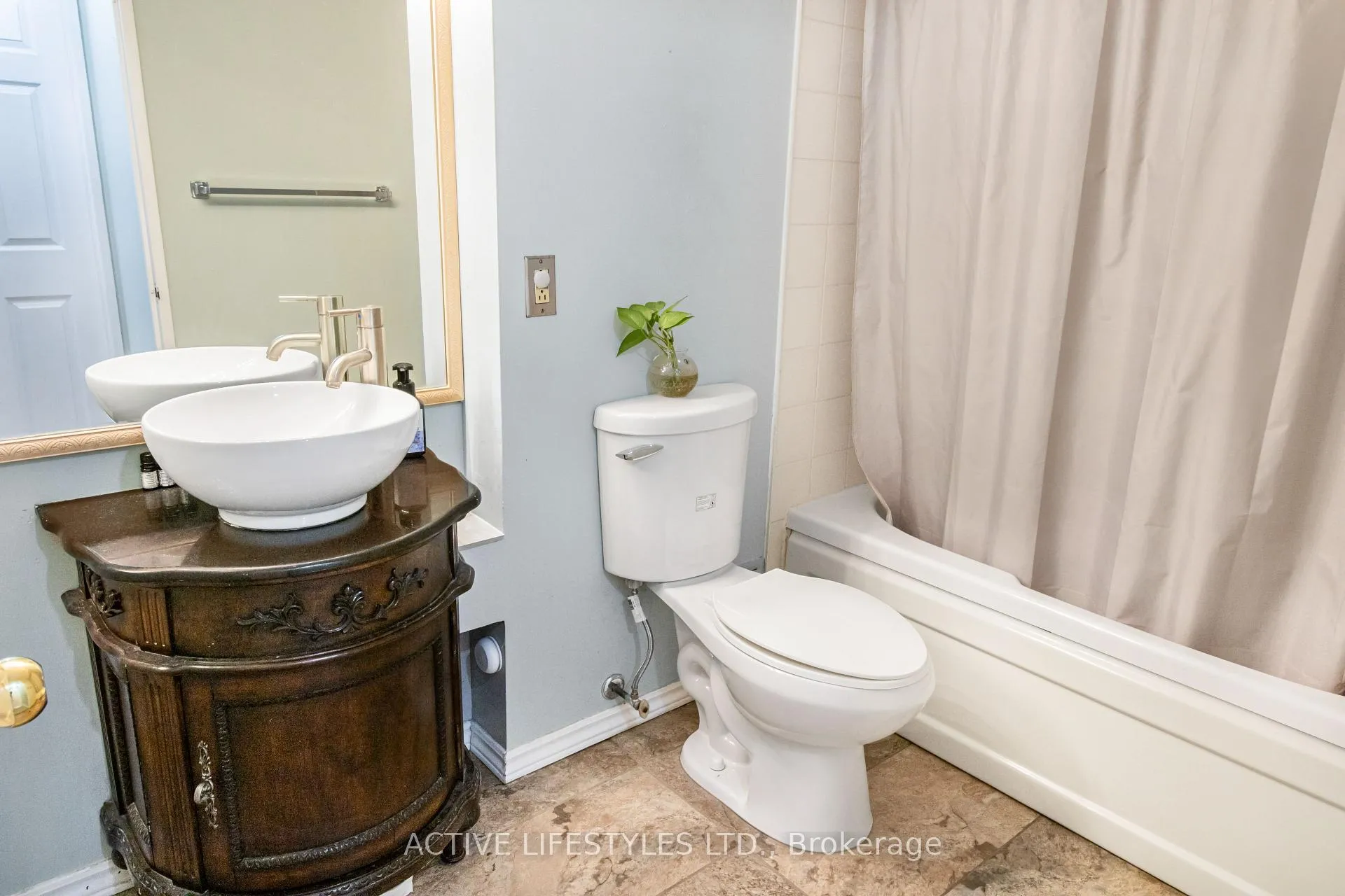 Photo 14 of Unit 802, 3605 Kariya Drive, Mississauga, City Centre — HOMEH