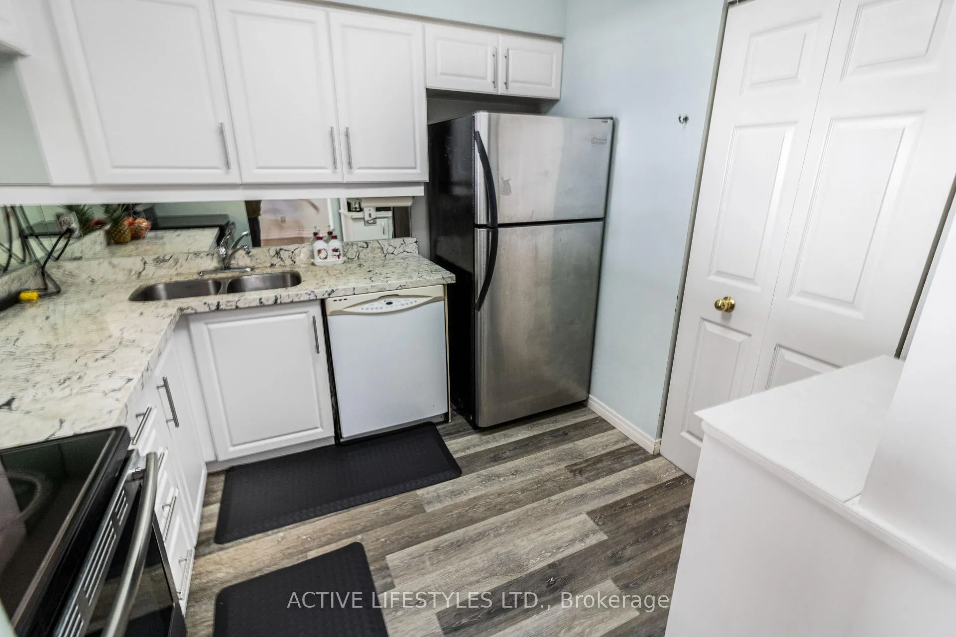 Photo 17 of Unit 802, 3605 Kariya Drive, Mississauga, City Centre — HOMEH