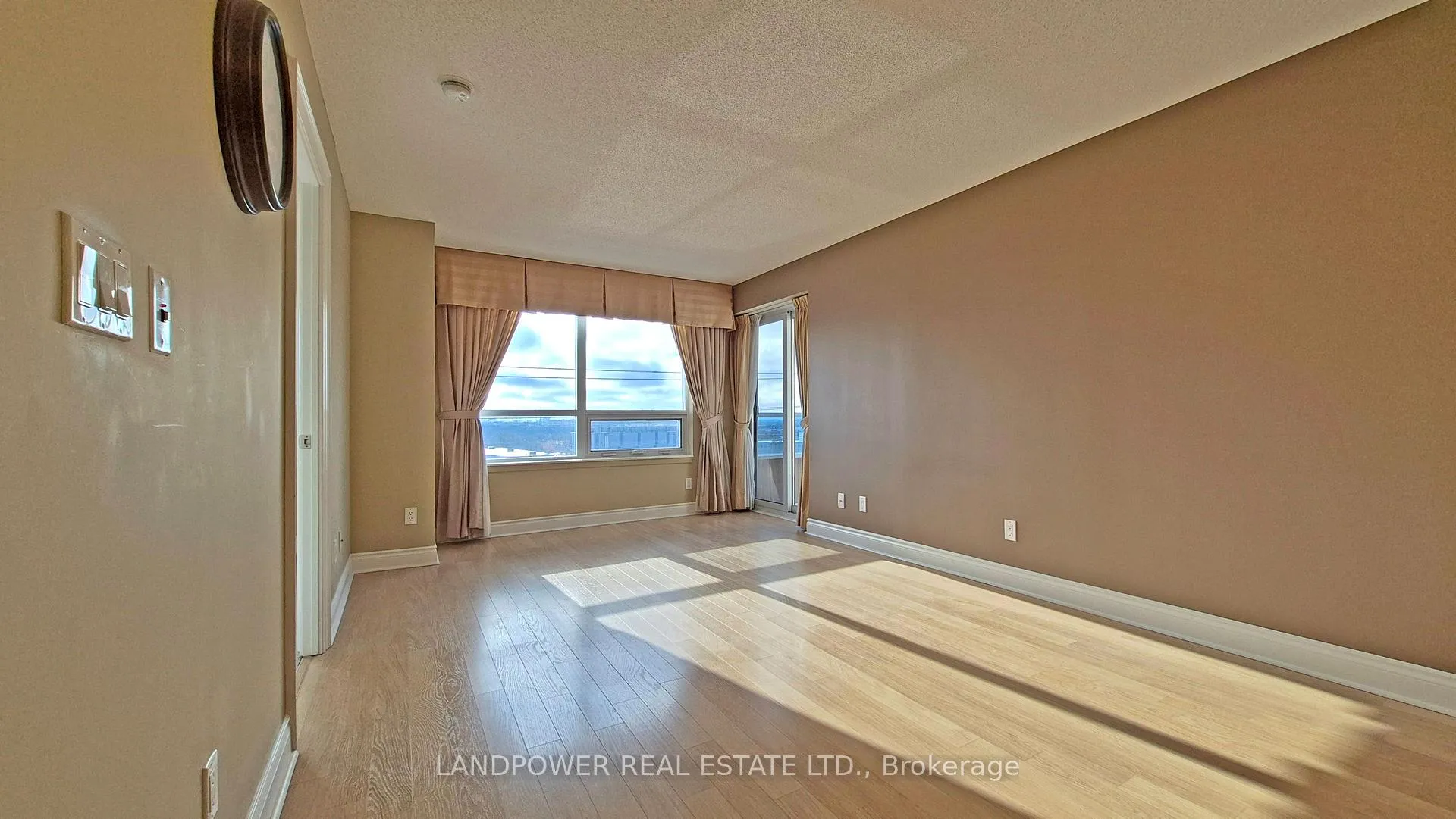 Photo 7 of Unit 972, 23 Cox Boulevard, Markham, Unionville — HOMEH