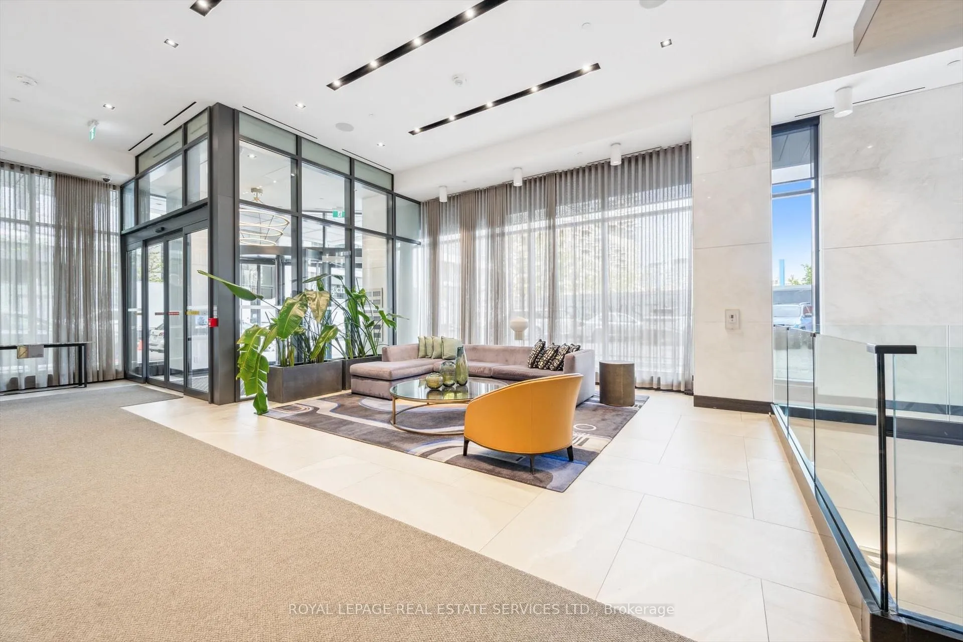 Photo 4 of Unit GPH27, 1 Edgewater Drive, Toronto, Waterfront Communities — HOMEH